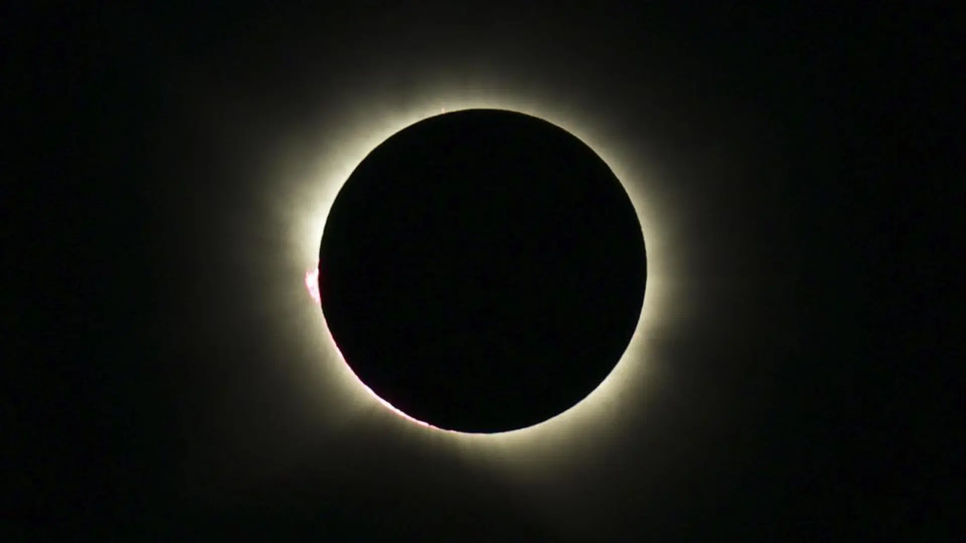 Los siete minutos en los que España se apagó de punta a punta para que brillase la ciencia: un eclipse histórico que unió a todo un país