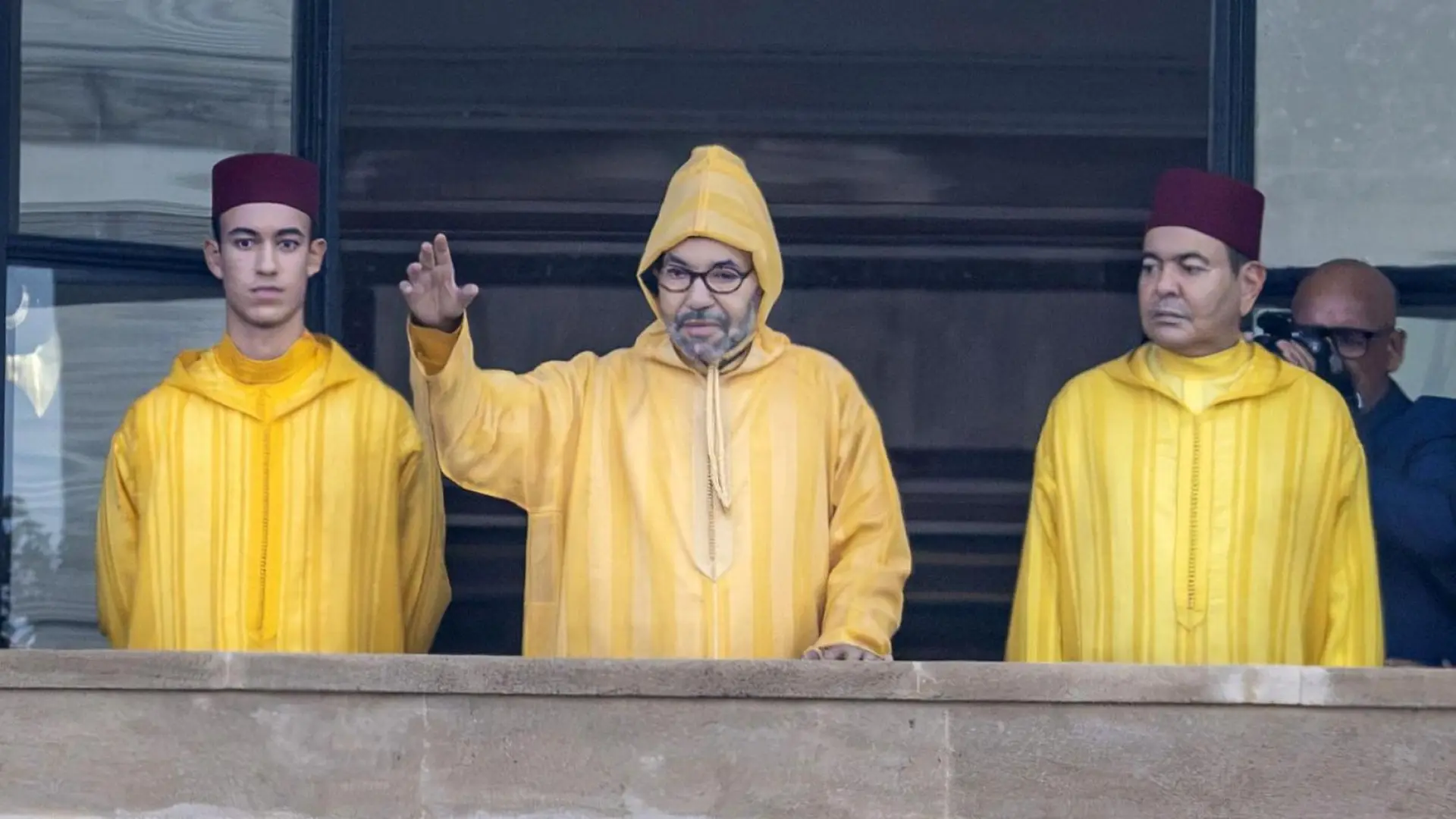 La preocupante imagen de Mohamed VI en la apertura de la legislatura: muy débil, con muleta y voz ahogada