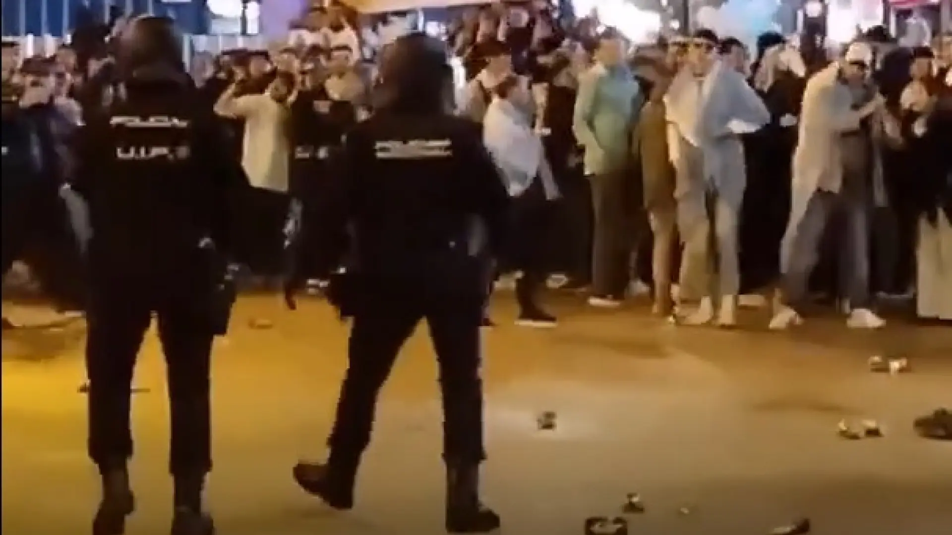 Cargas policiales contra los aficionados de Argentina en la celebración
