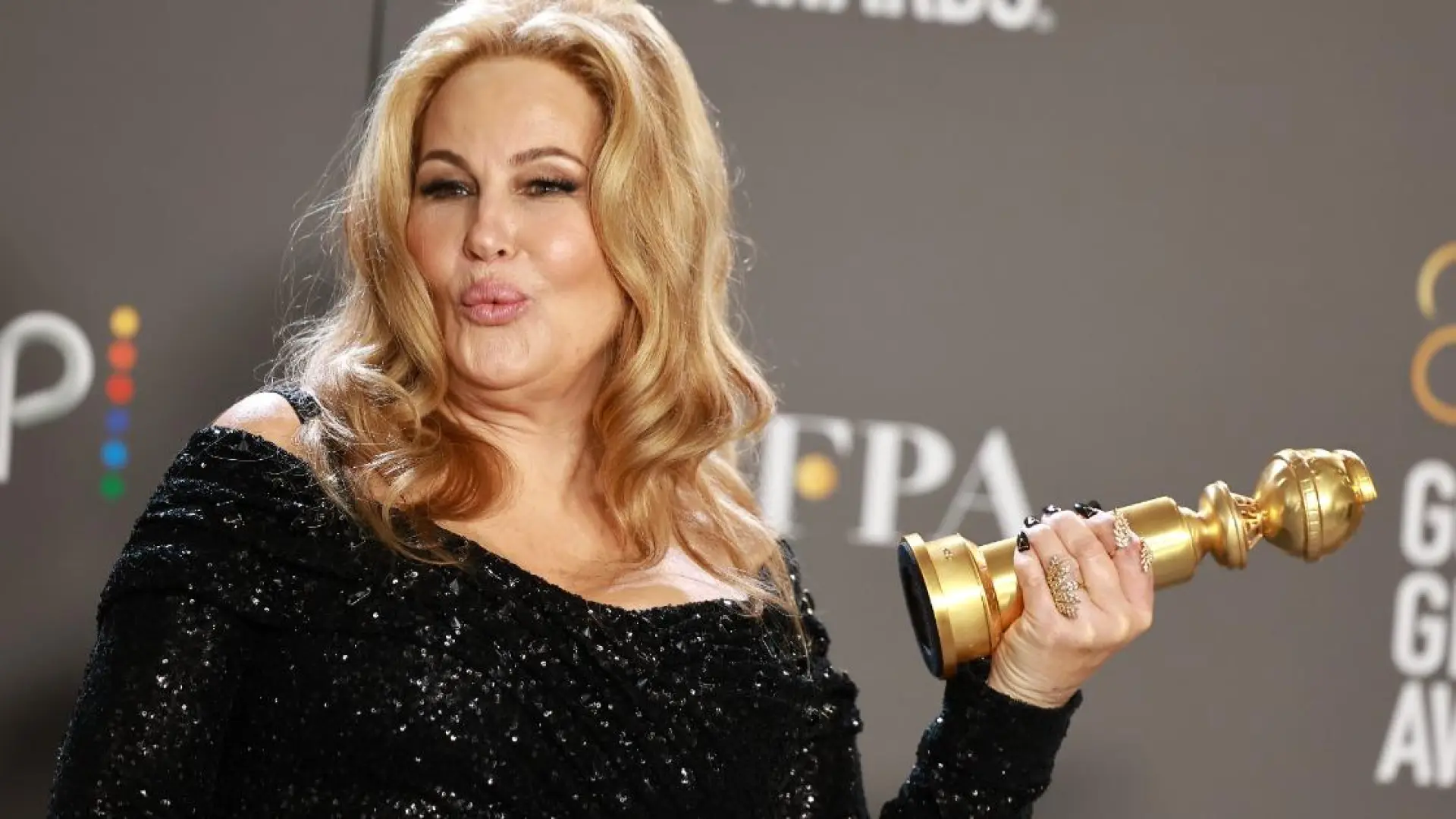 Globos de Oro 2023 El despiste de Jennifer Coolidge al presentar un