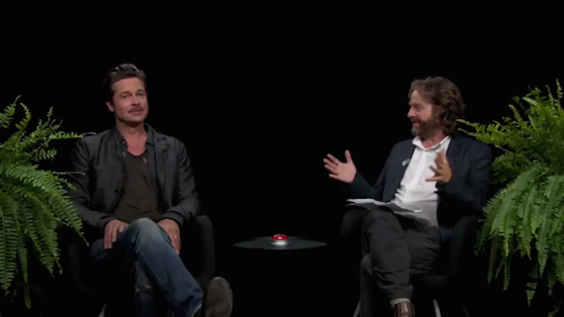 Vídeo del día Zach Galifianakis entrevista a Brad Pitt