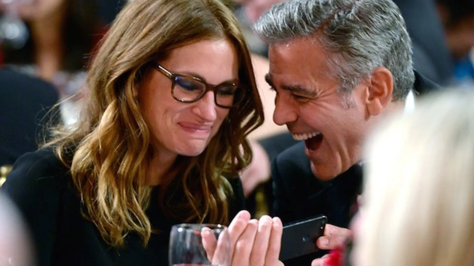 Clooney y Julia Roberts van de karaoke sobre ruedas