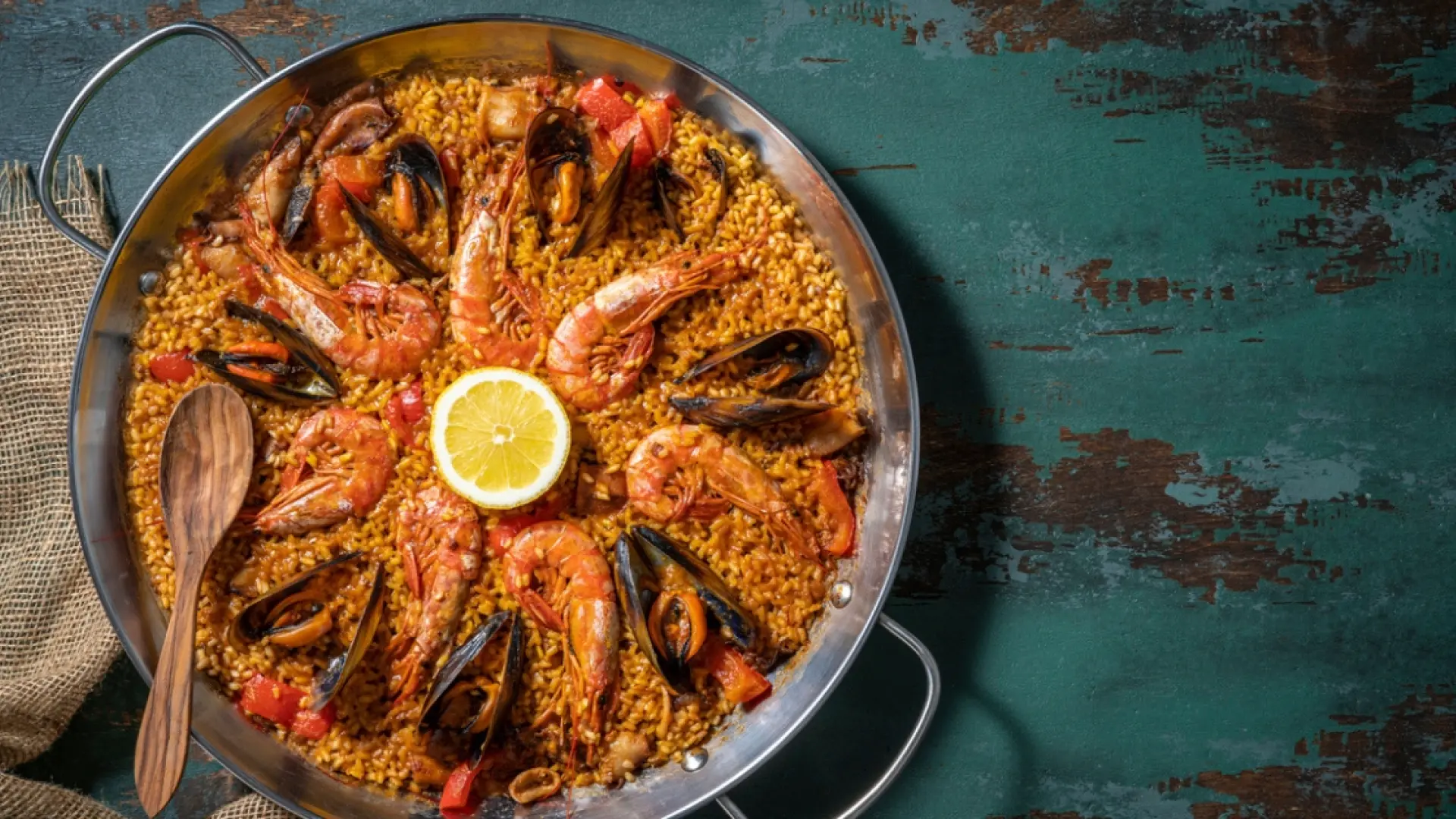 La paella catalana existe estas con las diferencias con la típica