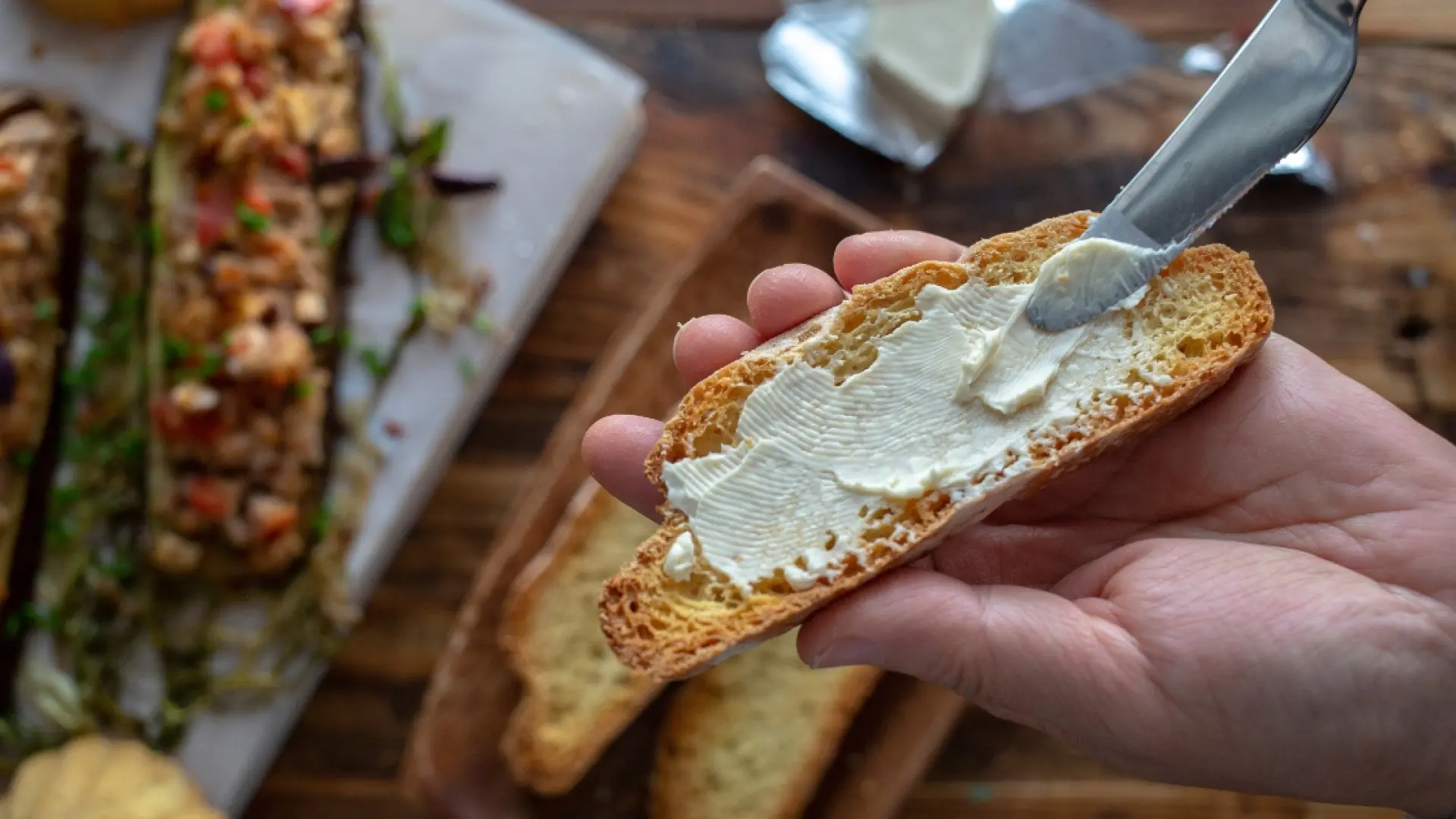 Cómo hacer queso crema casero, saludable, delicioso y con solo dos ingredientes