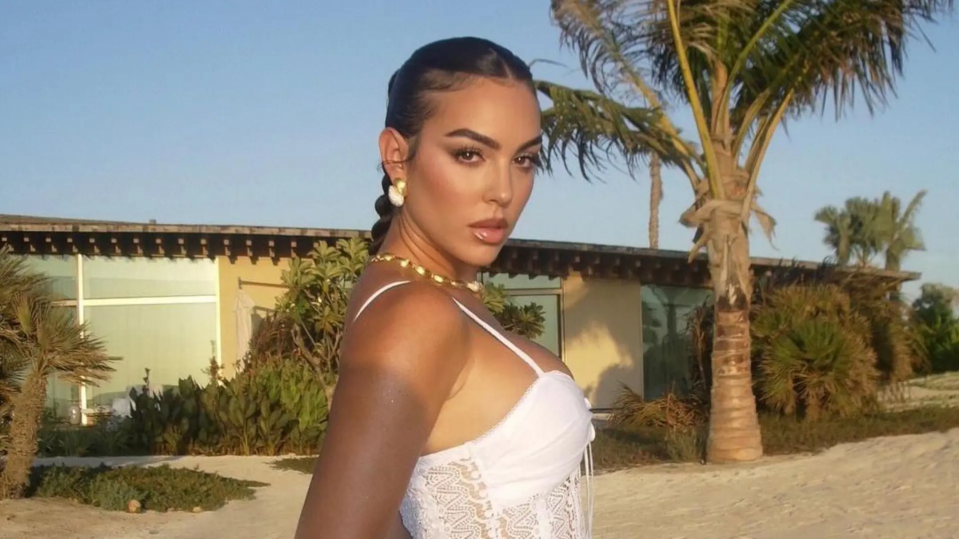 El bolso de Georgina Rodríguez que parece de lujo (pero no es) y lleva ...