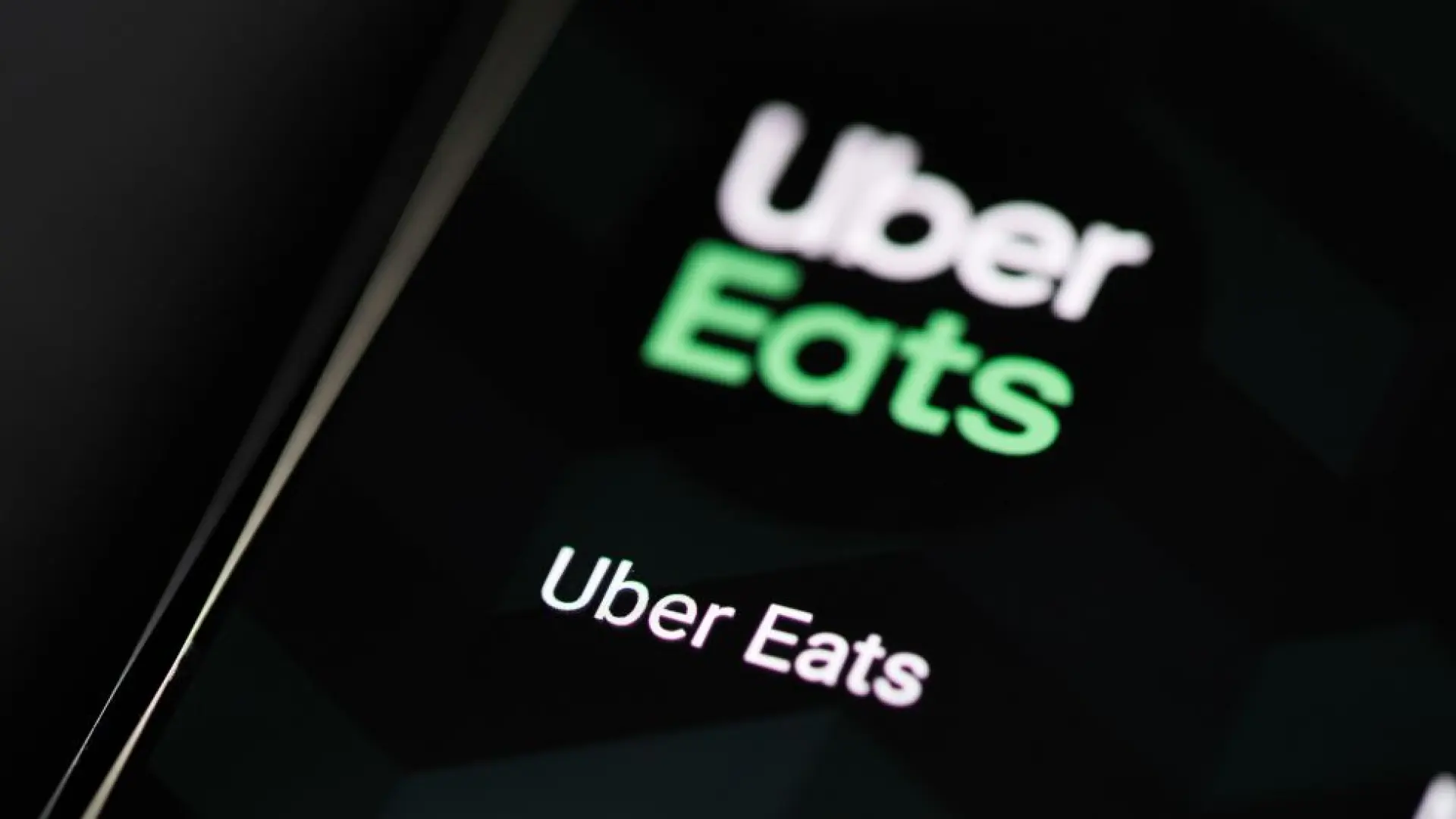 Uber Eats eliminará 5.000 restaurantes 'falsos' dark kitchens con el