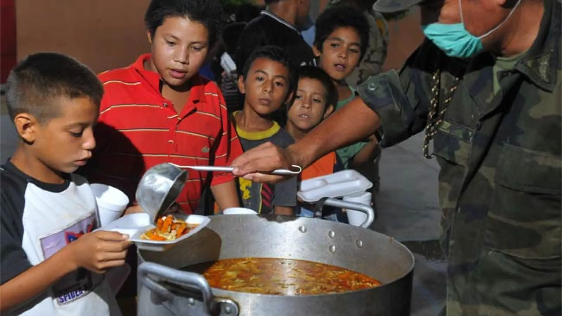 El huracán 'Jimena' pierde fuerza y pasa a categoría 3 al acercarse a