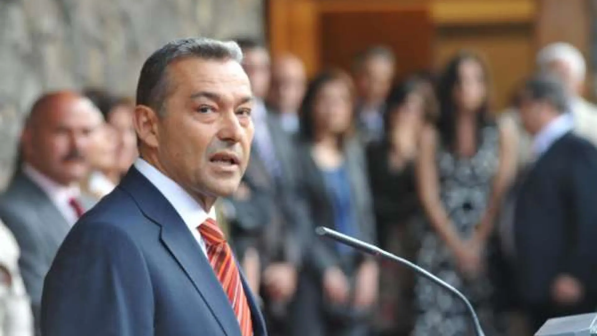 Rivero promueve la fusión de Caja