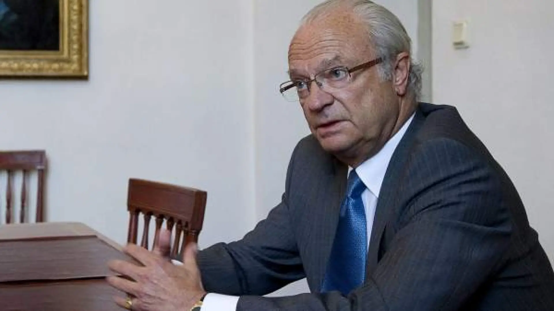 El rey Carlos Gustavo de Suecia, evacuado a un lugar secreto y seguro