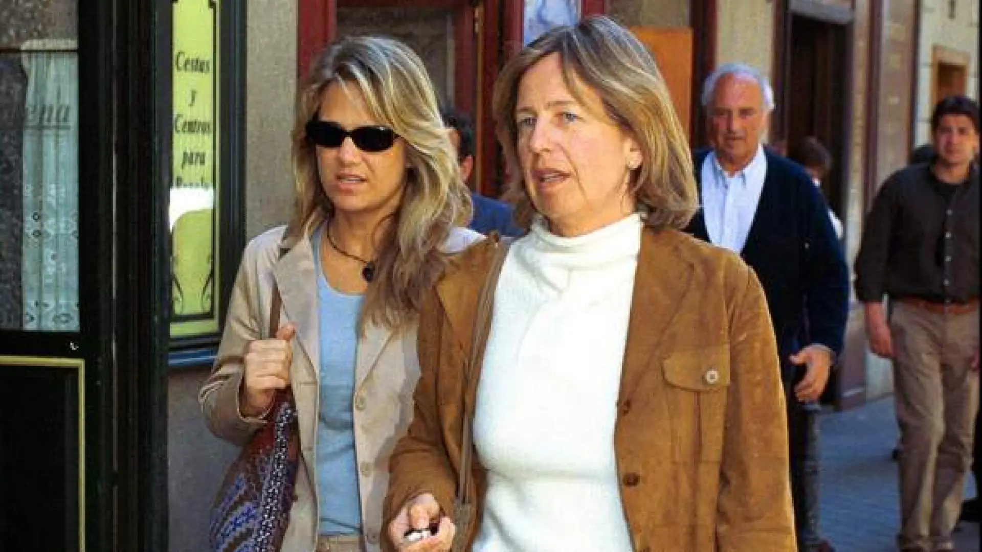 Isabel Sartorius: "Con 14 años salía del colegio e iba a comprar droga para mi madre"