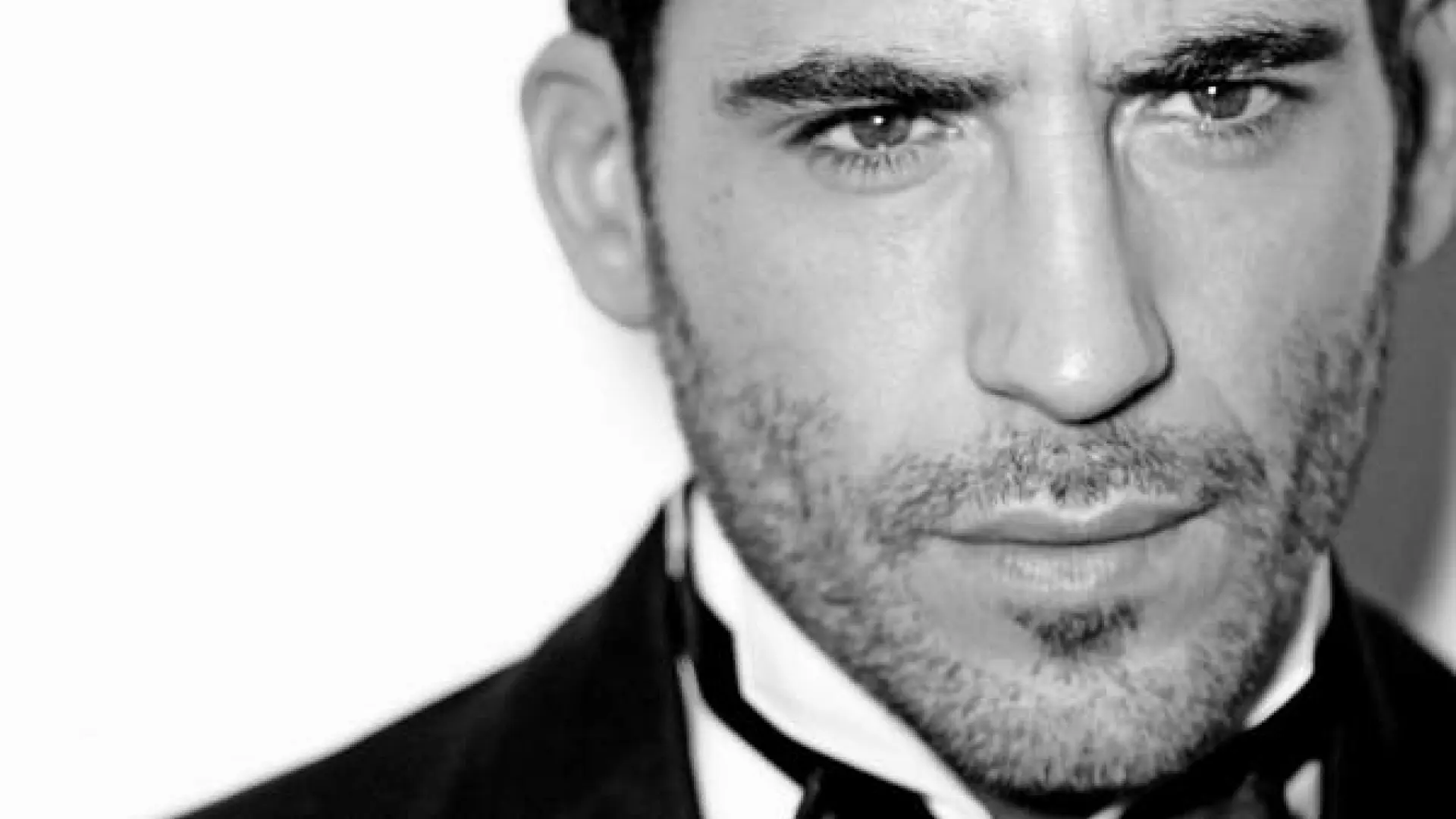 Miguel Ángel Silvestre protagoniza la nueva serie de Antena 3 'Galerías ...