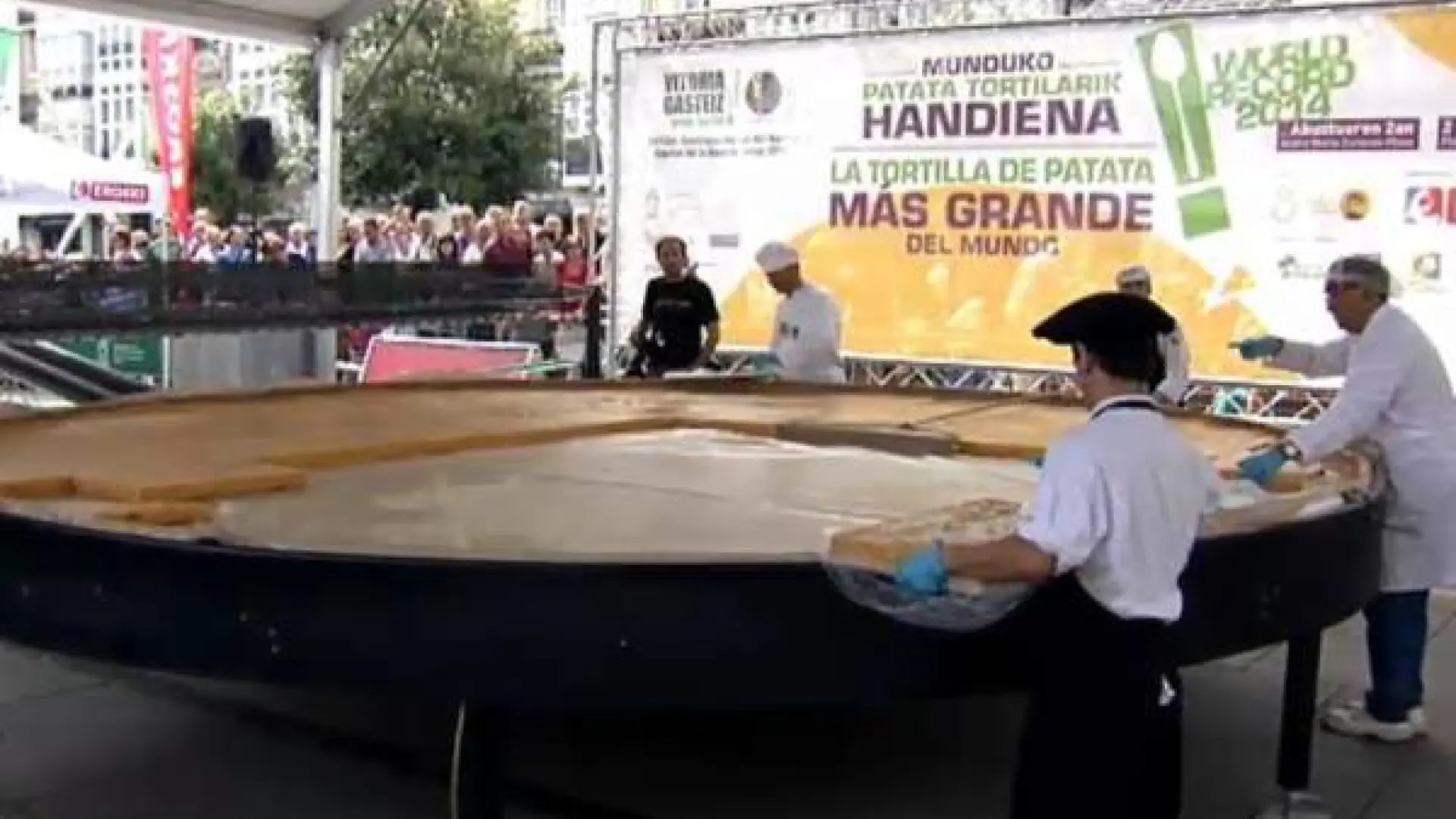 'Tortillagate' en Vitoria una tortilla que iba para récord se le