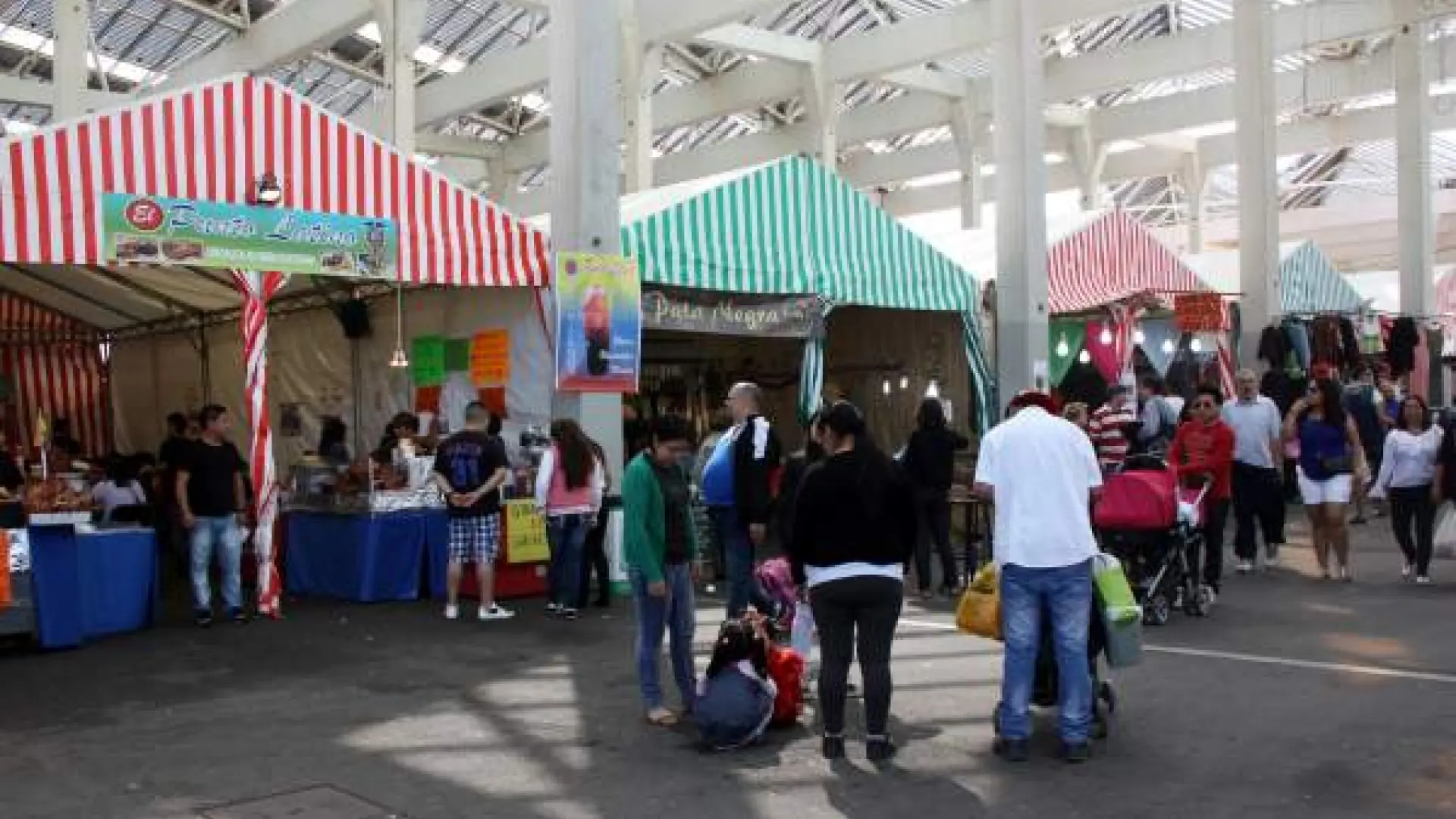 
         Cuándo es la Feria de Abril en Barcelona 2024: fechas, dónde se celebra y cómo son las casetas 
    