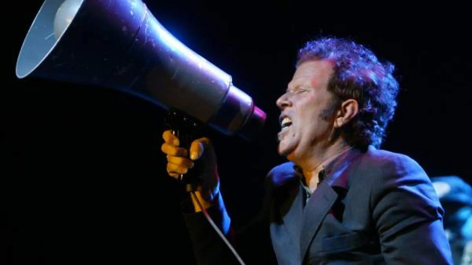 El grupo británico Massive Attack y Tom Waits lanzan un ataque a Donald Trump con 'Boots on the Ground'