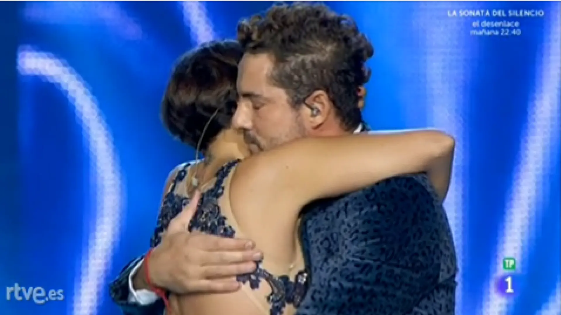 Chenoa le da el pésame a David Bisbal por la muerte de su padre: "Todo mi cariño"