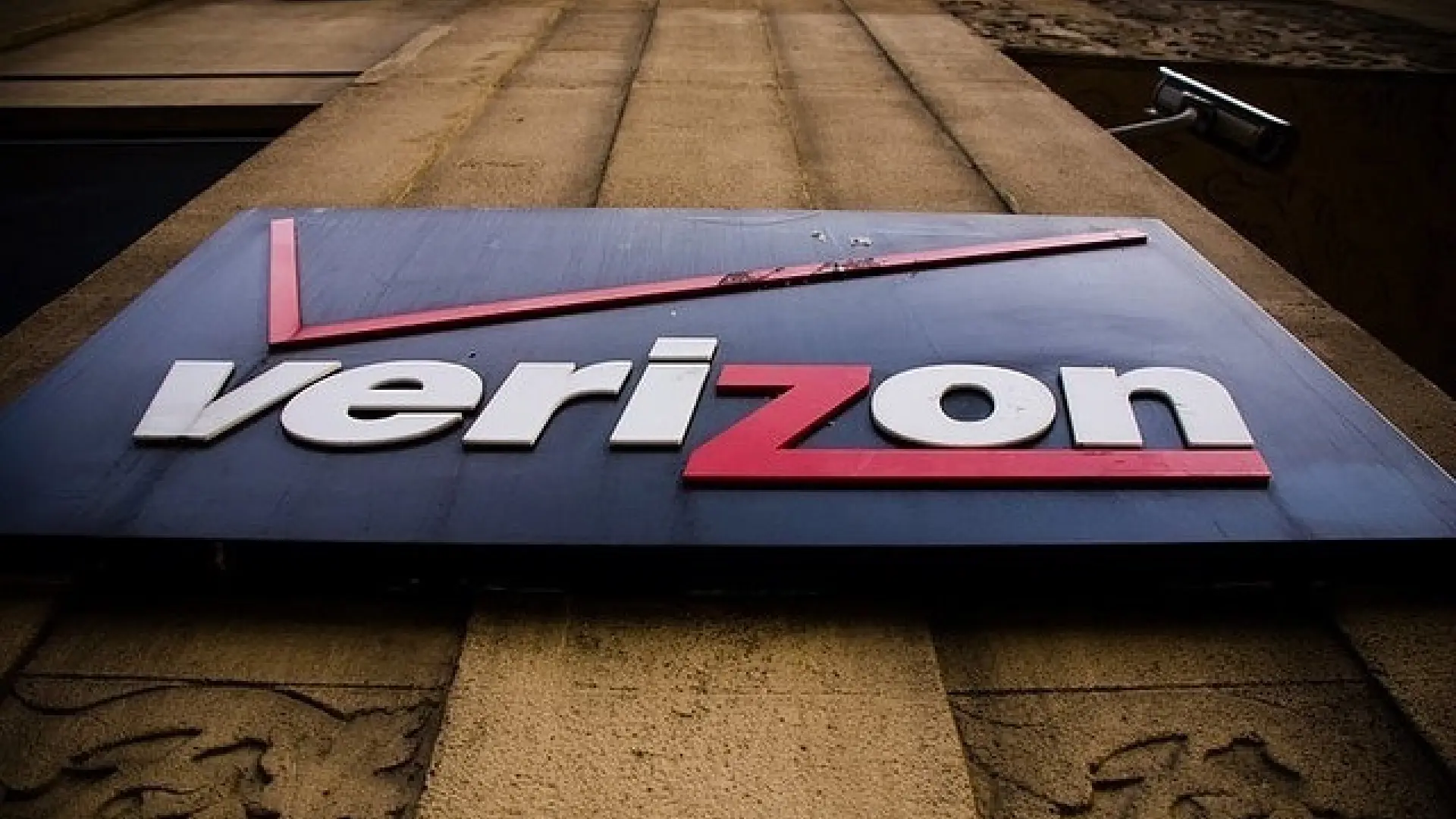 Verizon cierra un acuerdo para comprar a su rival Frontier por unos 18 Verizon cierra un acuerdo para comprar a su rival Frontier por unos 18