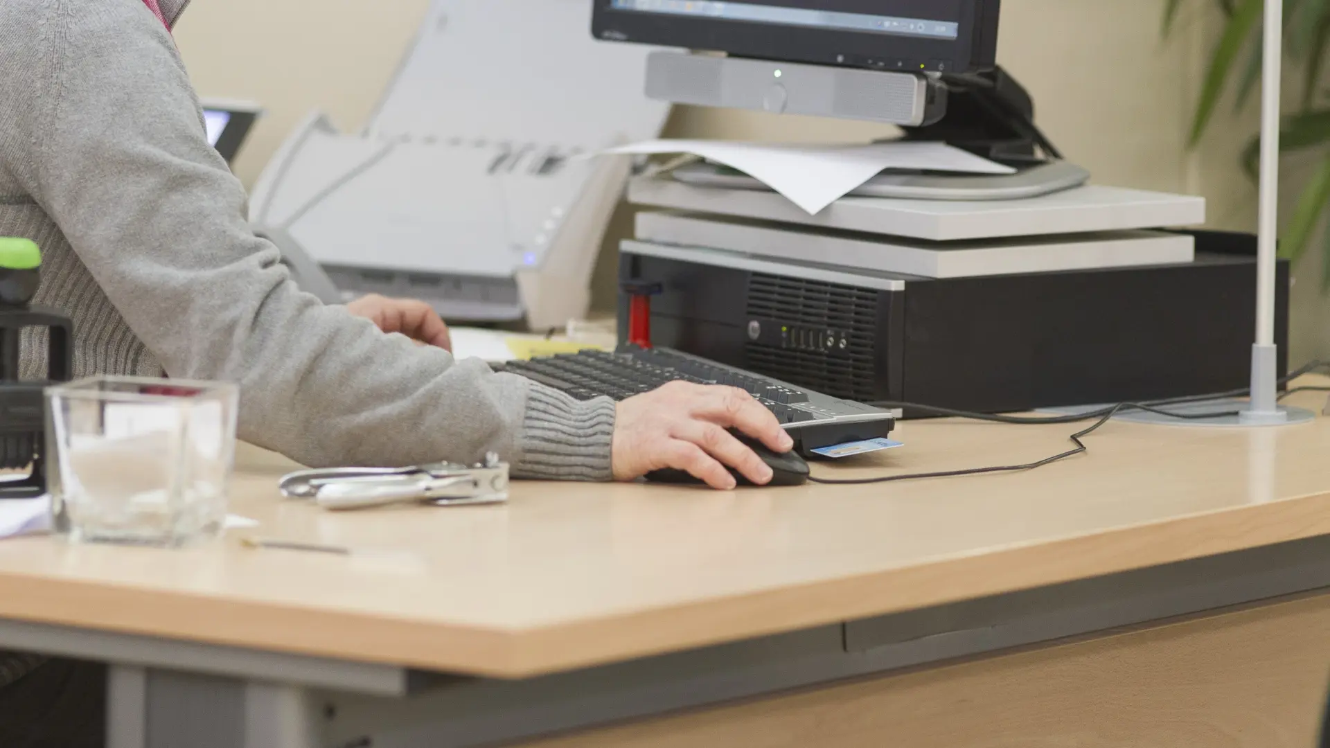 
         El absentismo nacional, mucho más que un problema económico 
    