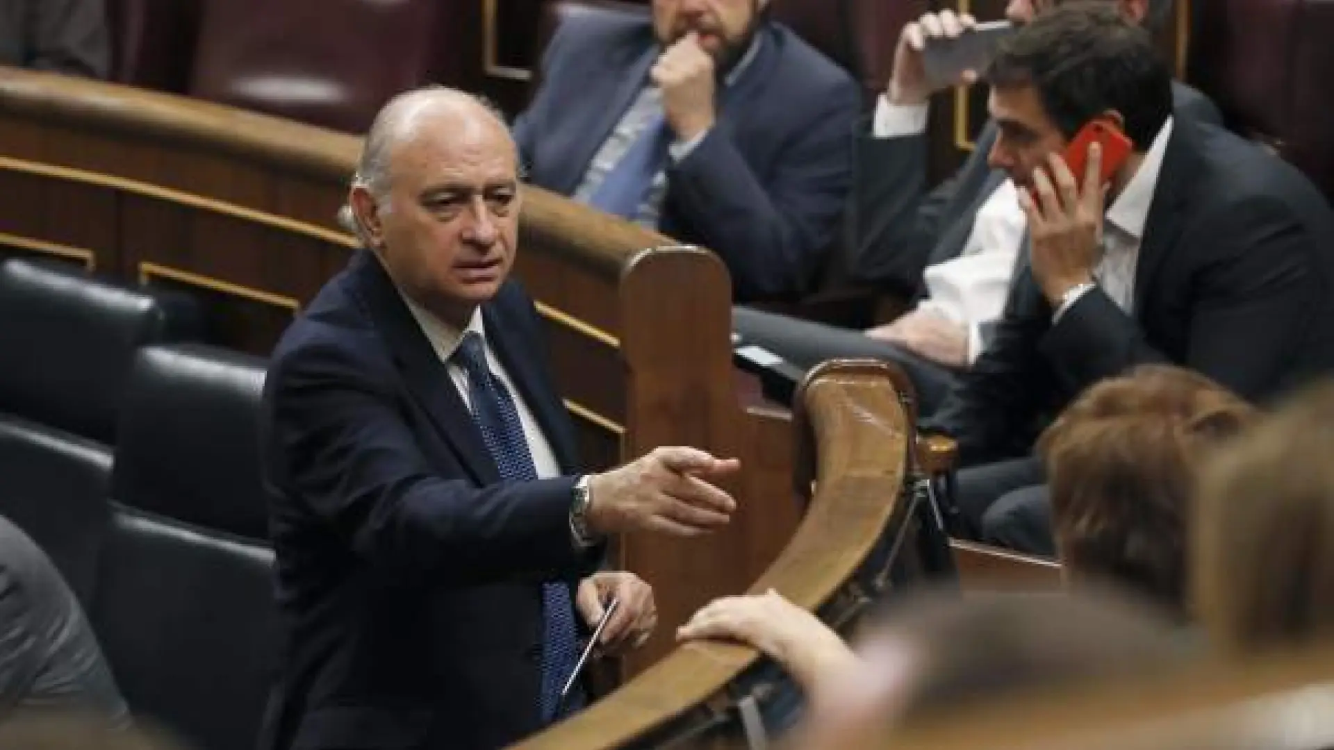 
         Fernández Díaz, exministro del Interior, pide anular los mensajes con su número dos que motivaron su imputación en el caso Kitchen 
    