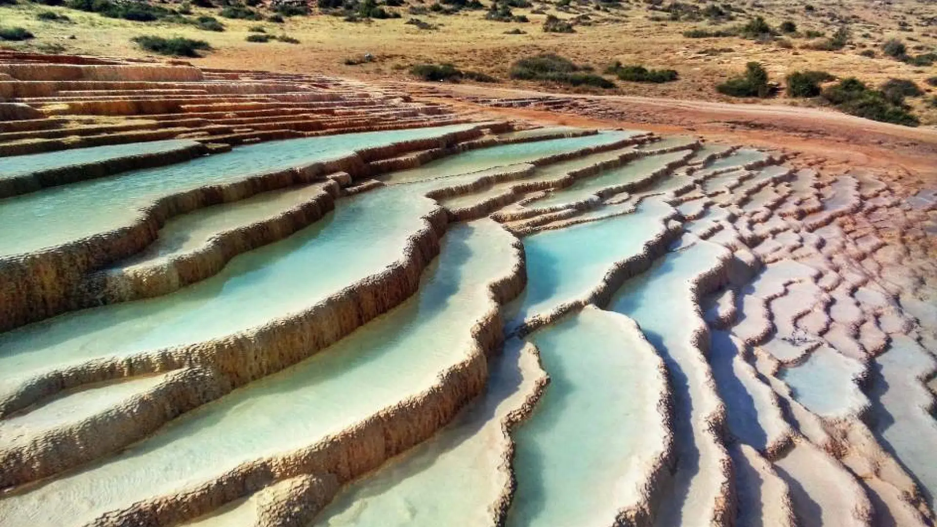 
         La guerra seca el agua 
    