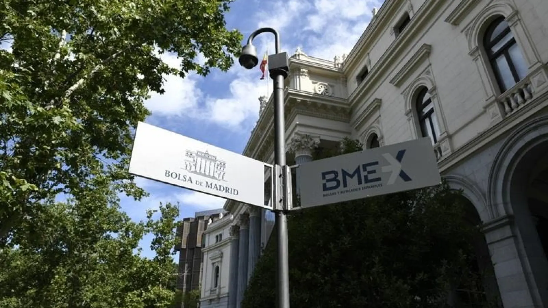 Cinco valores del Ibex 35 que aportan calma en medio del ruido en los mercados
