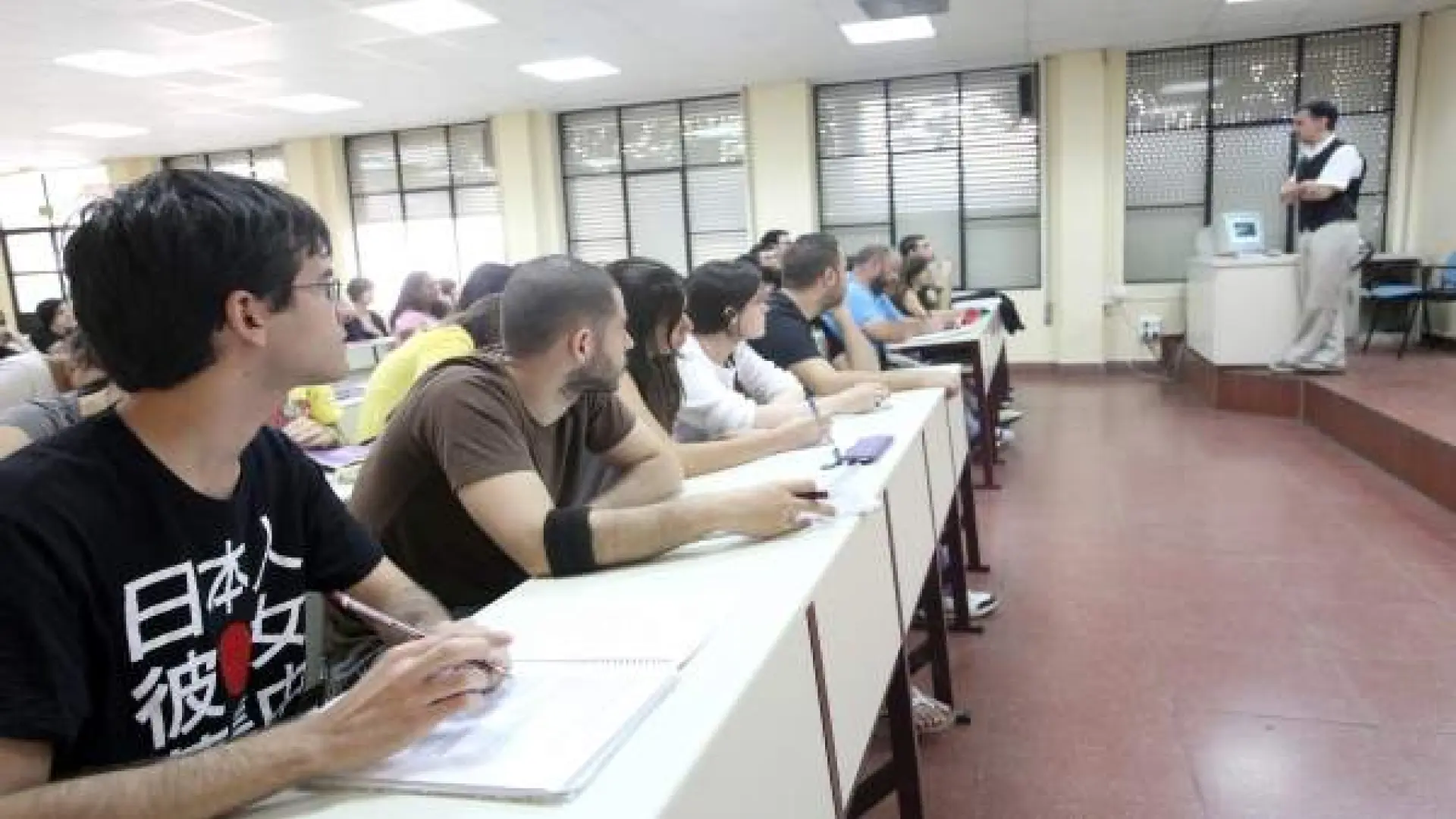 El 76% de los universitarios trabaja a los 4 años, es indefinido y gana unos 31.000 euros