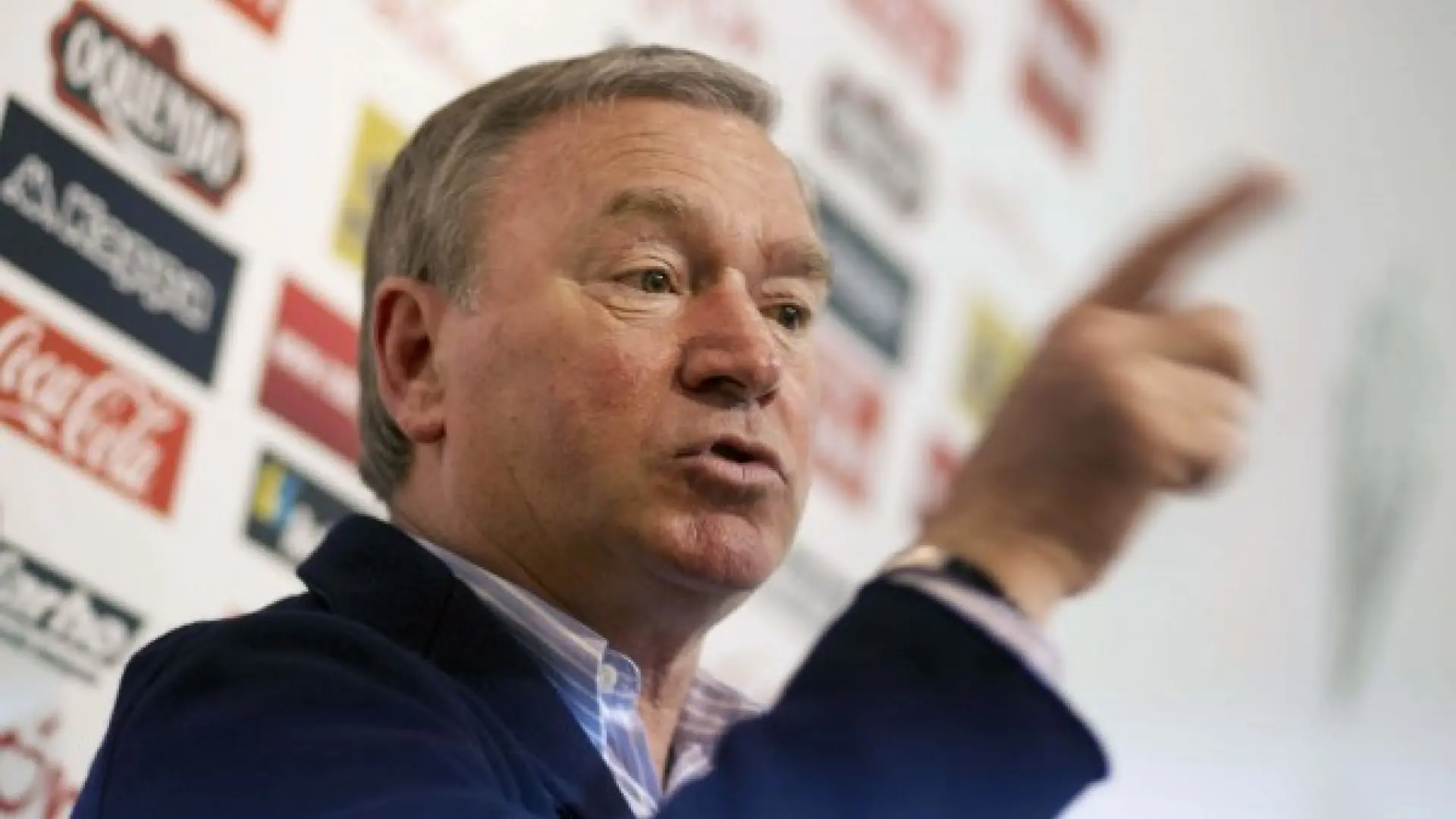 
         Clemente, sobre la "mentira" en la filosofía del Athletic: "Se traen jugadores de 16 de por ahí y ya son canteranos" 
    