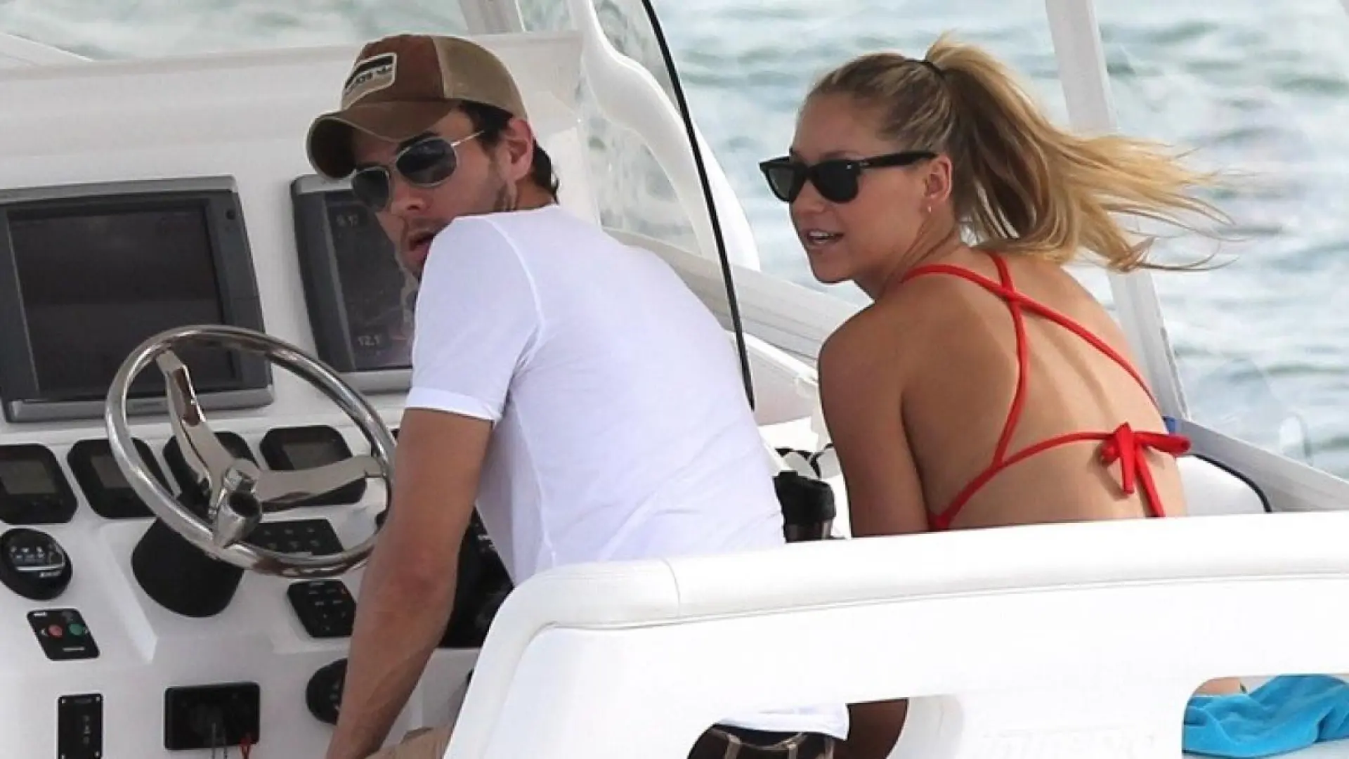 Enrique Iglesias tiết lộ rằng mối quan hệ của anh với Anna Kournikova đã hai lần đứng bên bờ vực tan vỡ.