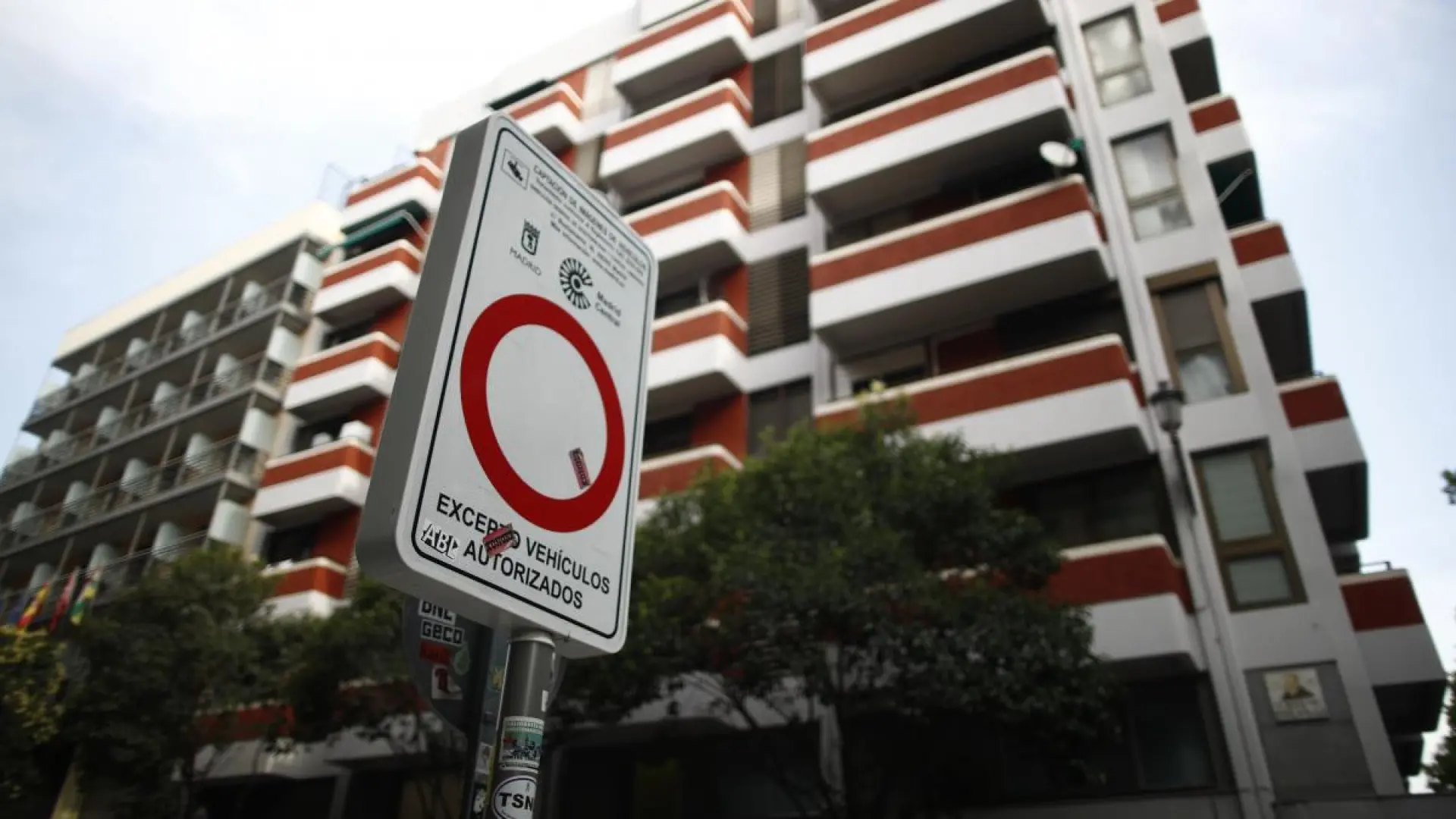 ¿Cuándo y cómo aparcar en un carga y descarga para no ganarse una multa?