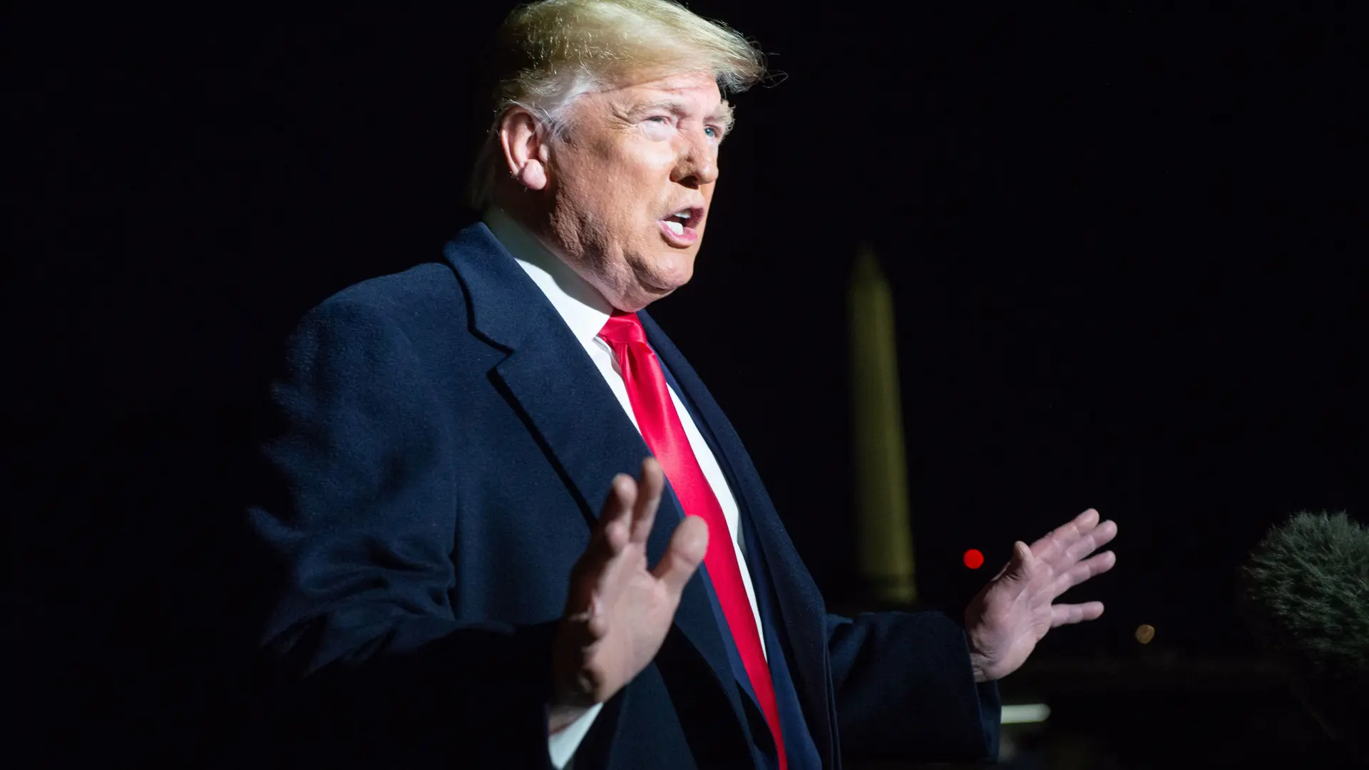 Trump anuncia que el piloto del caza F-15 desaparecido en Irán está "a salvo" tras enviar "decenas de aviones" para recuperarlo