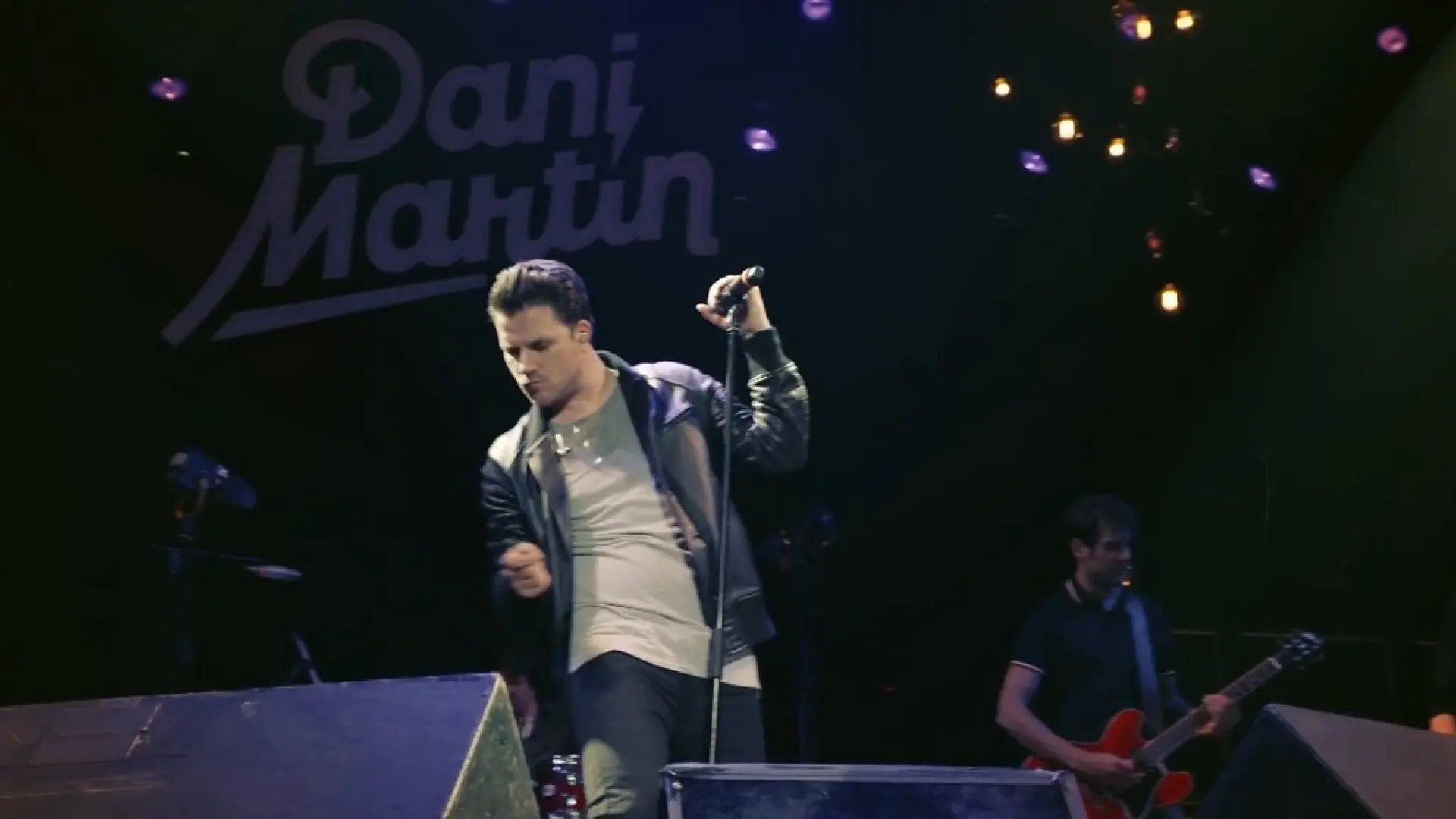 Dani Martín responde a las críticas por su tatuaje de un pene en el ...