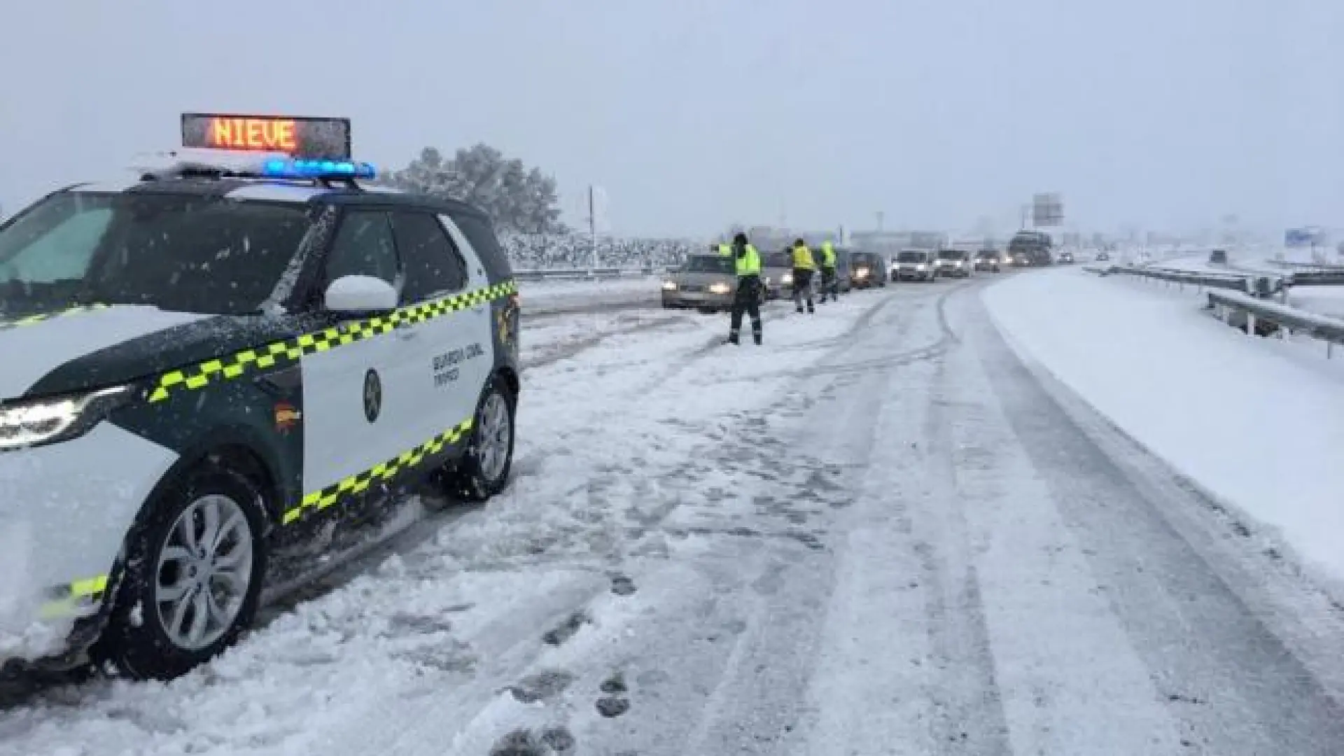 La DGT pide precaución ante previsión de nieve: planificar el viaje y consultar las vías