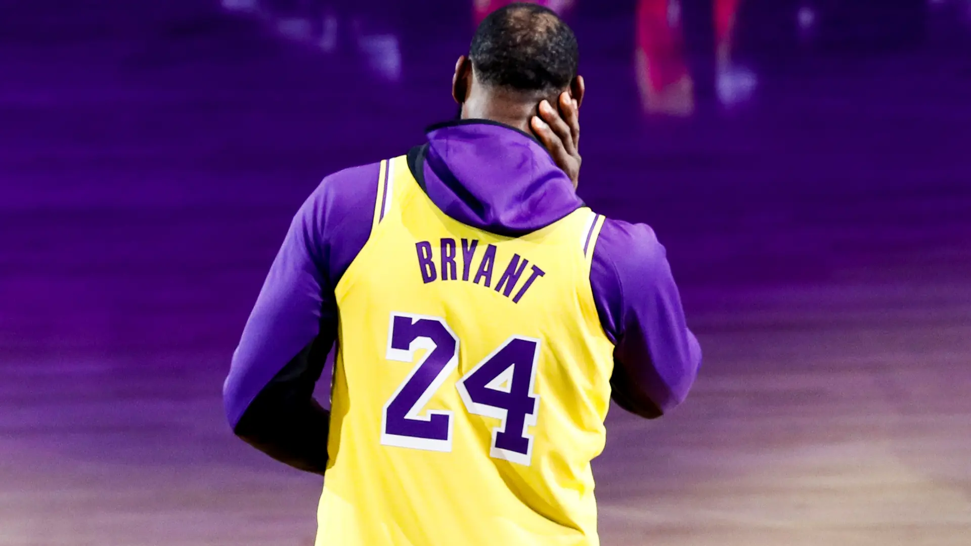 Las lágrimas de LeBron en la despedida de los Lakers a Kobe "Ya tendremos su funeral, ahora