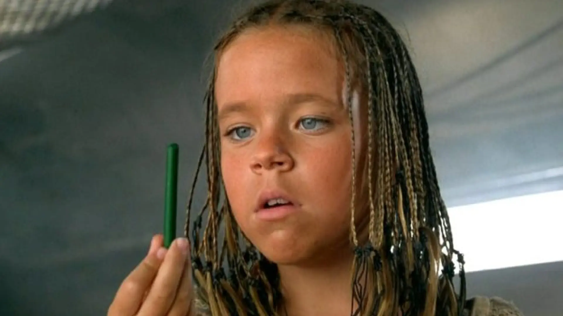Tele, música y literatura: así es, a sus 40 años, Tina Majorino, la niña de 'Waterworld'