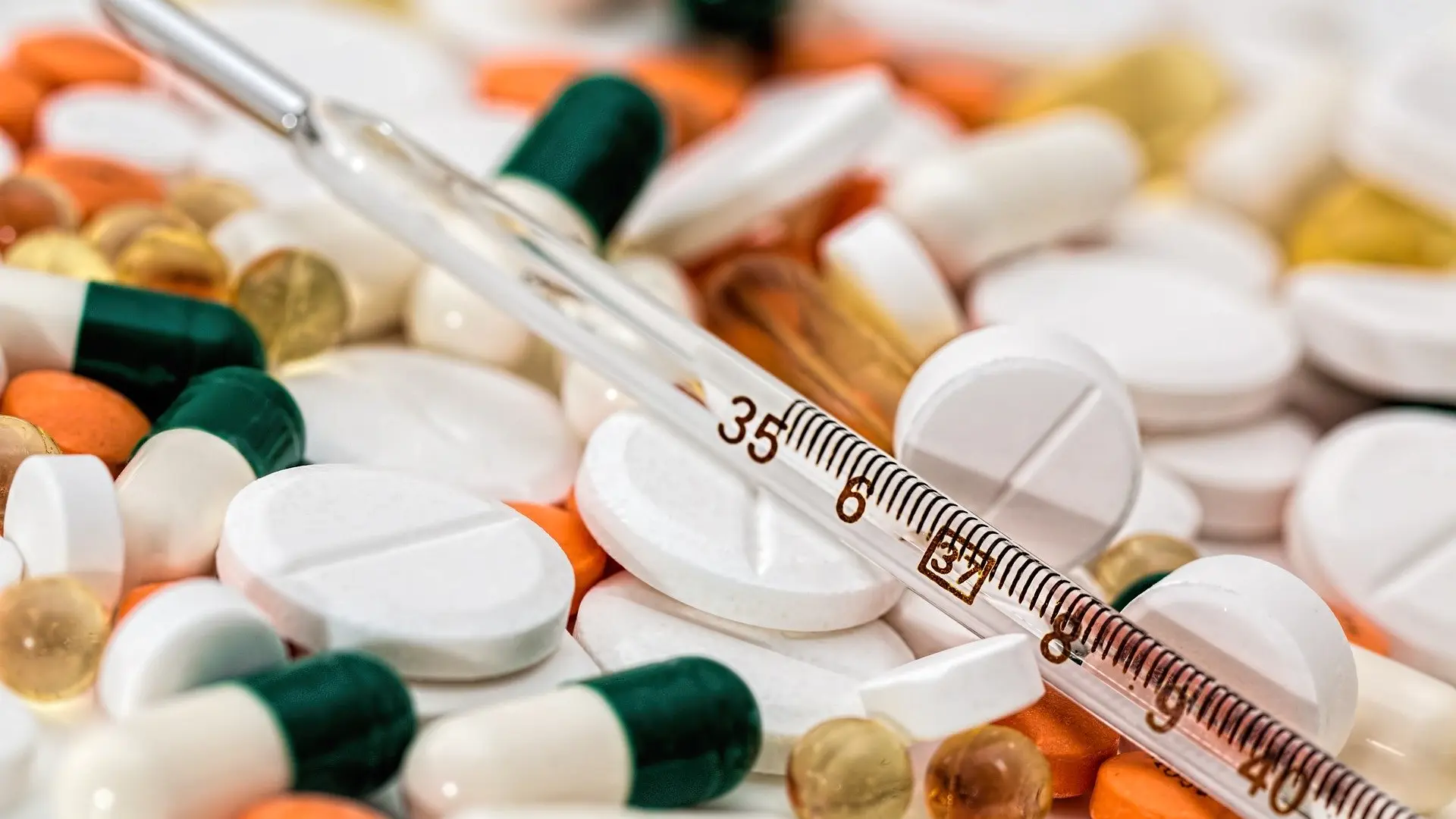 Una farmacéutica explica la diferencia entre el nolotil y el ibuprofeno: "No es la potencia de su efecto"