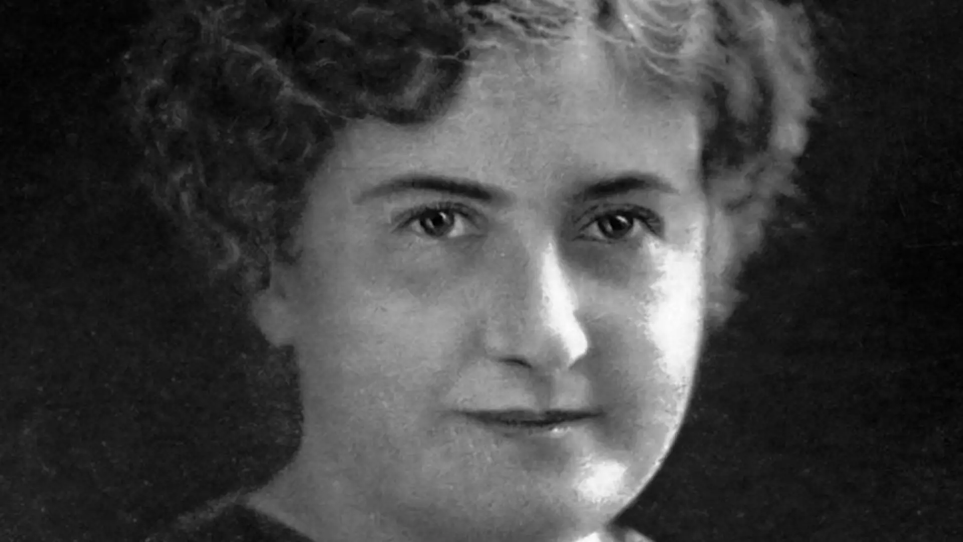 
         María Montessori: "Facilitar las cosas al niño sin necesidad, en lugar de ayudarle, lo estanca" 
    
