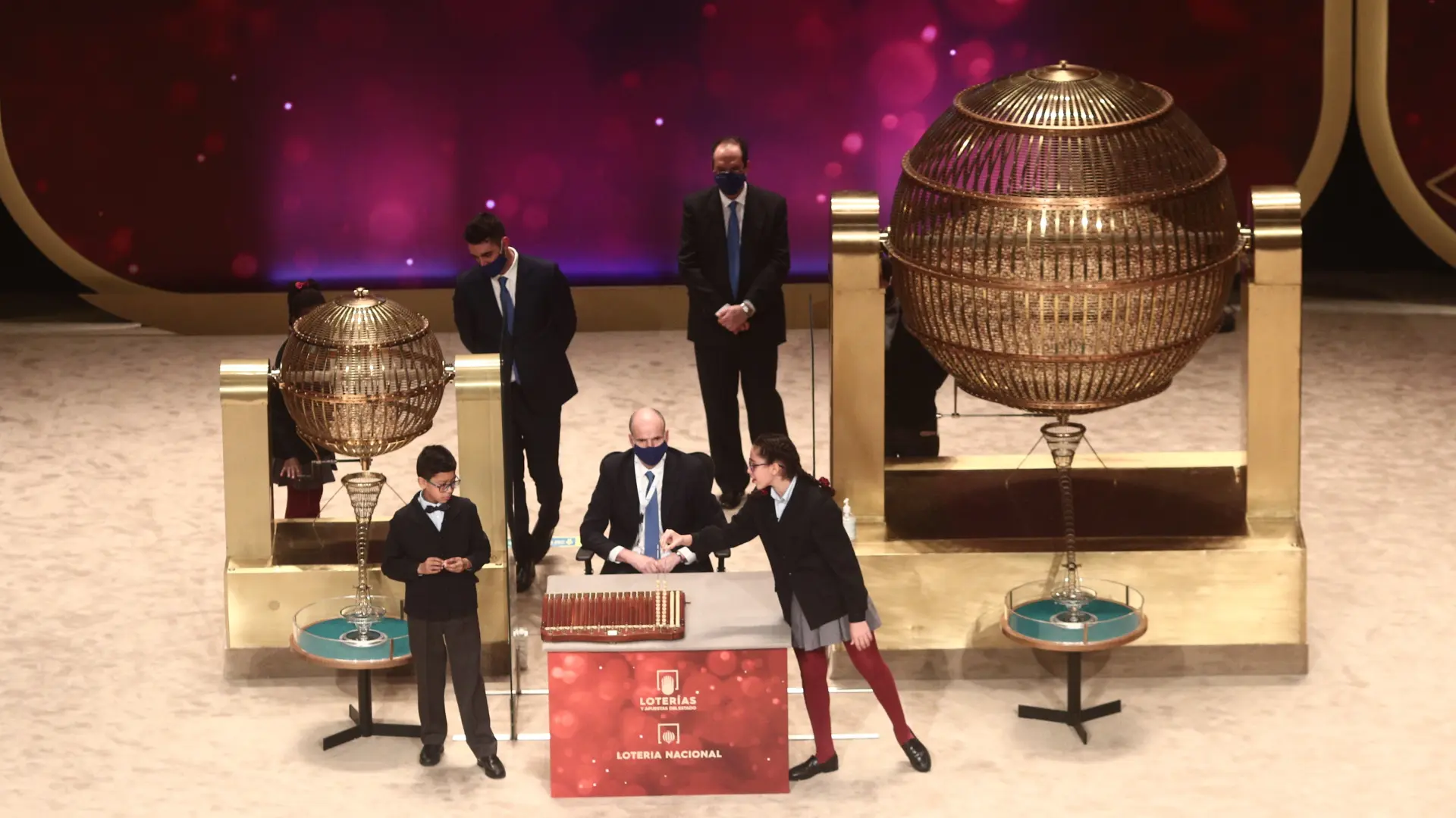 La historia de los niños de San Ildefonso: por qué son los encargados de cantar los premios de la Lotería de Navidad