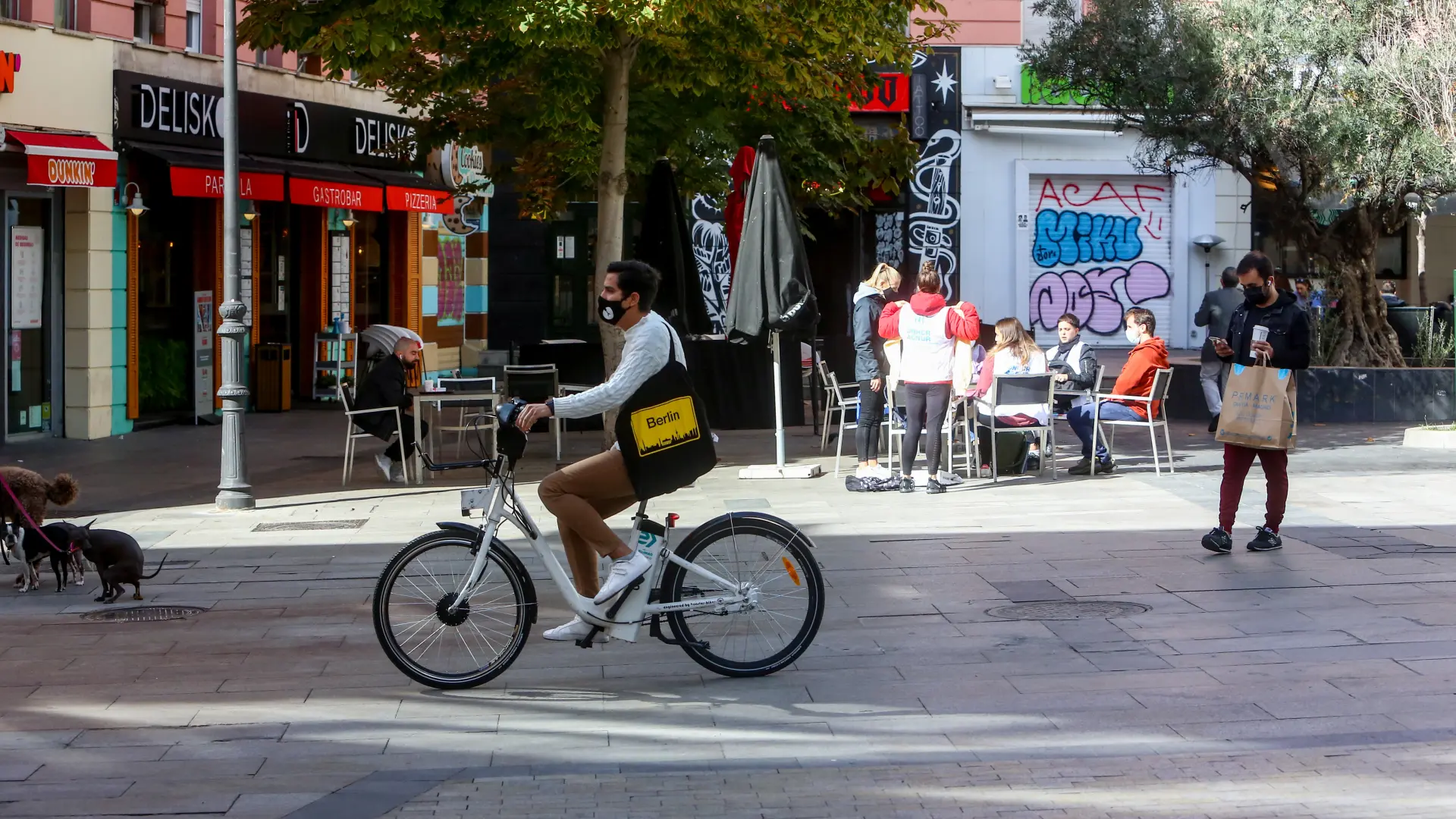 Se hace viral el anuncio de un desván en la calle Fuencarral por un precio desorbitado: "Ideal para un criadero de murciélagos"