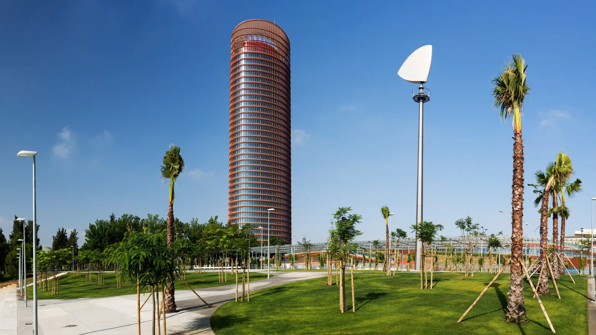 A 25 metros de altura, con vistas al río y capacidad para 300 personas: inaugurada la mayor cubierta ajardinada en España