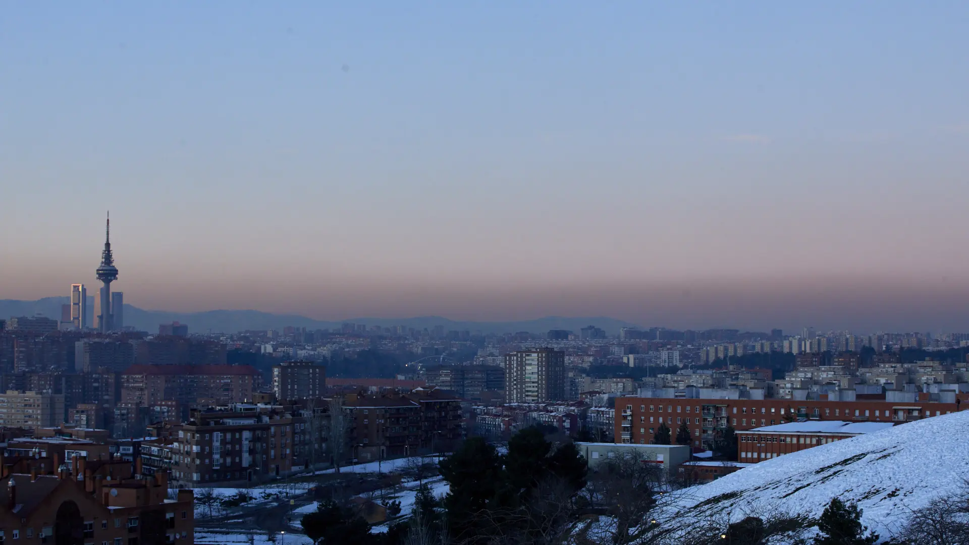 Aagesen prevé endurecer los límites que miden la contaminación del aire y de los que derivan restricciones en el tráfico