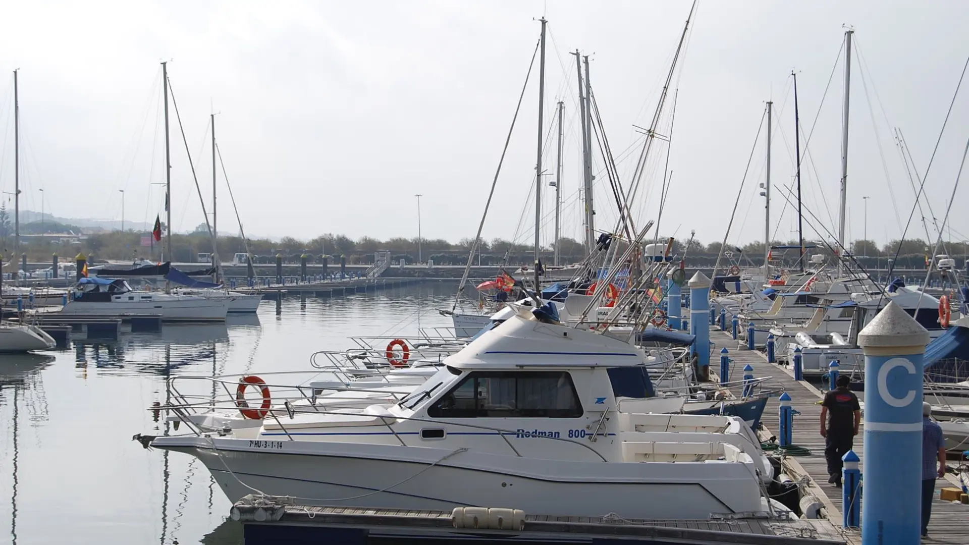 Rescatan a cinco personas de una embarcación de recreo hundida en Oropesa