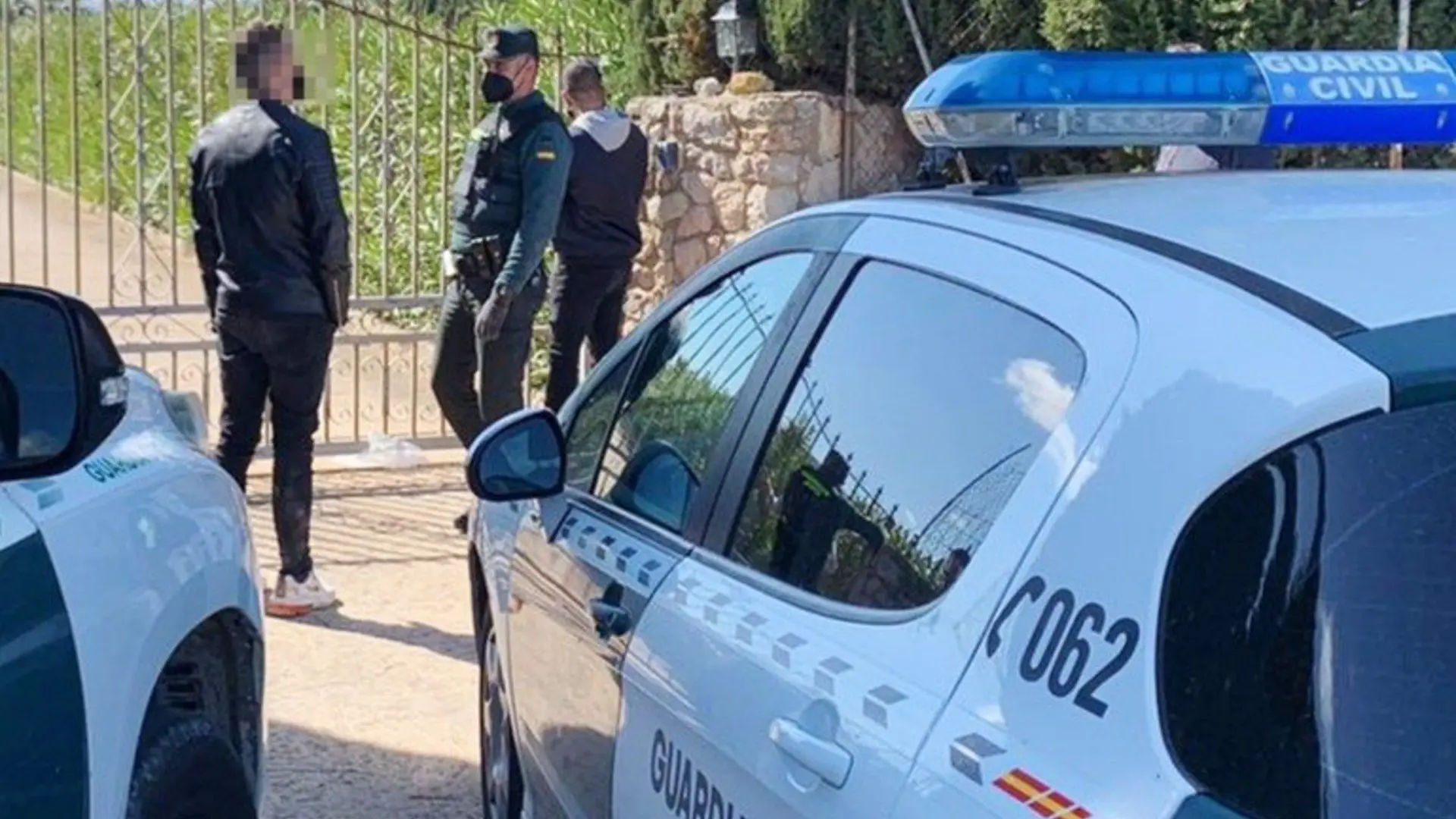 Una persona que podría ir armada se atrinchera en una vivienda de Santa Eulària