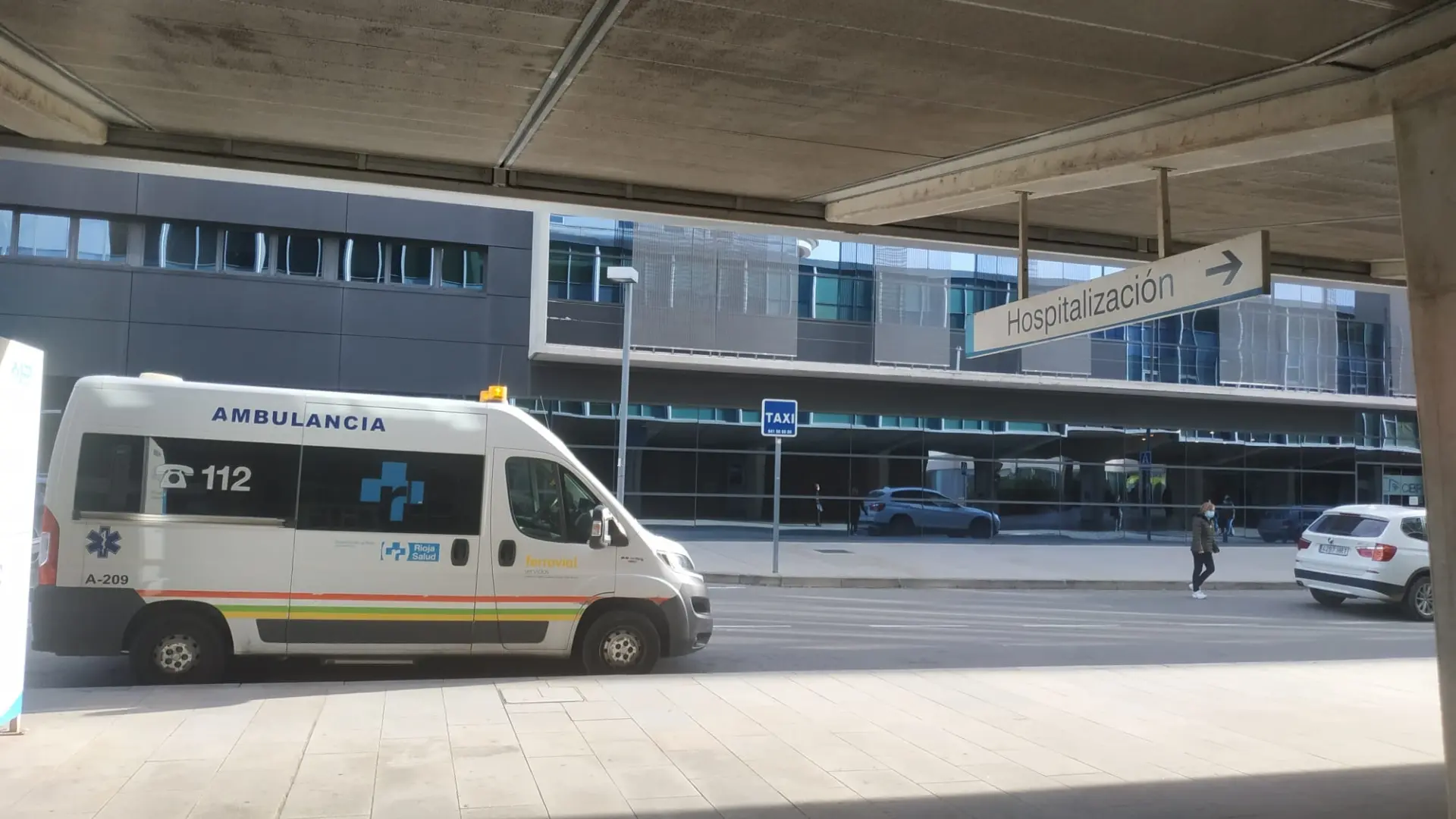 
         Un hombre y una mujer atropelladas en Logroño por un turismo 
    