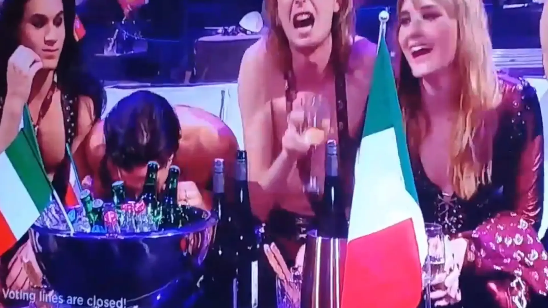 Polémica en las redes por un gesto del cantante de Italia en el que