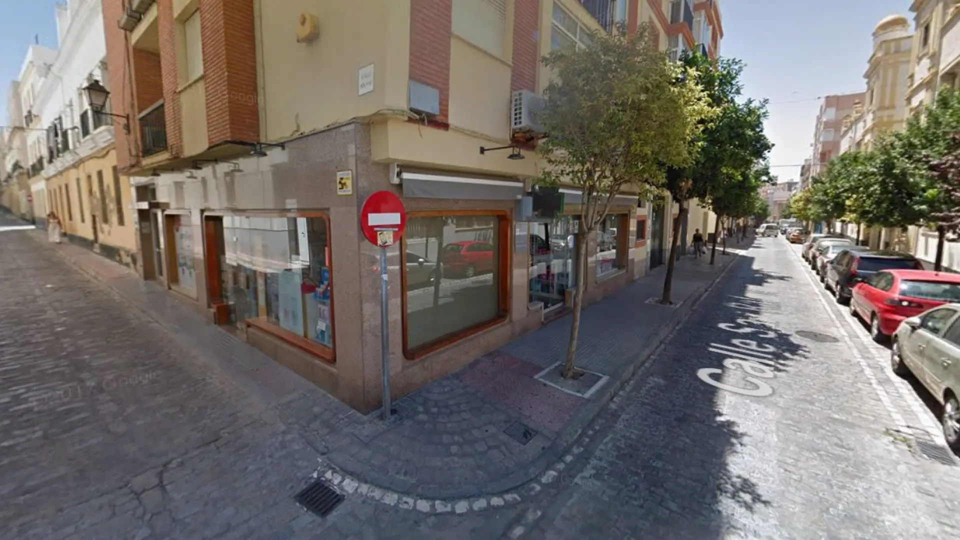 Muere un hombre de 53 años atropellado en una calle del centro de Cádiz