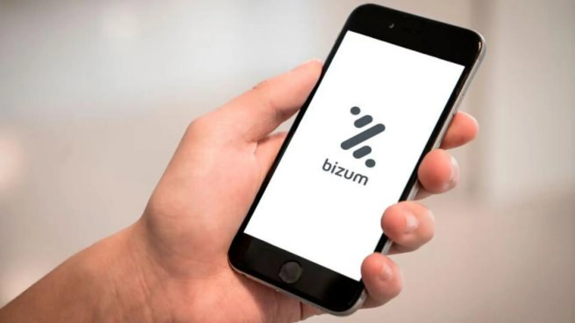 No, Hacienda no vigilará tu Bizum de la cena con amigos o el café del descanso: esto es lo que cambia en 2026