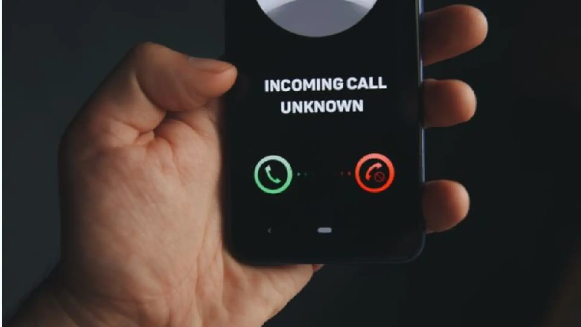 
         El método con el que la Policía quiere te protejas de las estafas telefónicas: "Coge las llamadas desconocidas" 
    