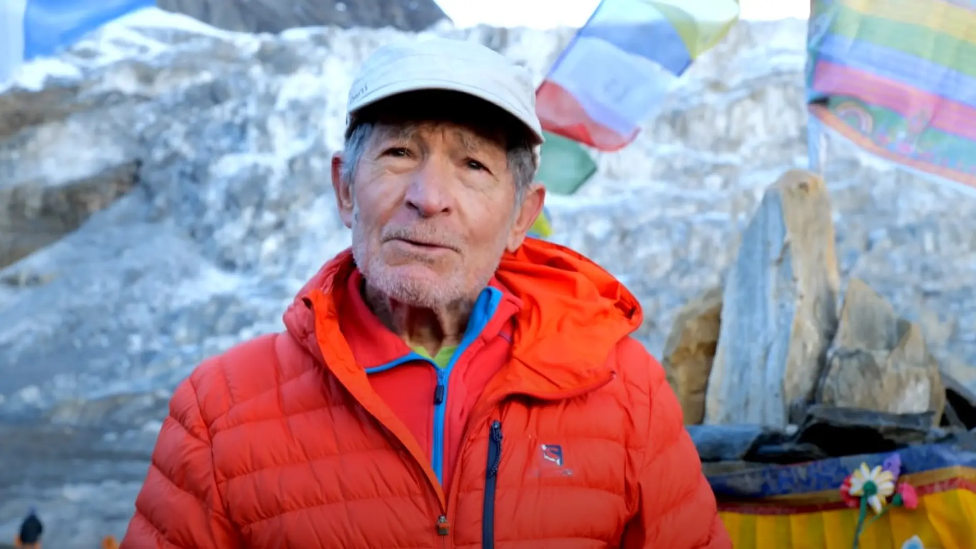 Histórico Carlos Soria: bate el récord mundial al coronar la cima del Manaslu a los 86 años
