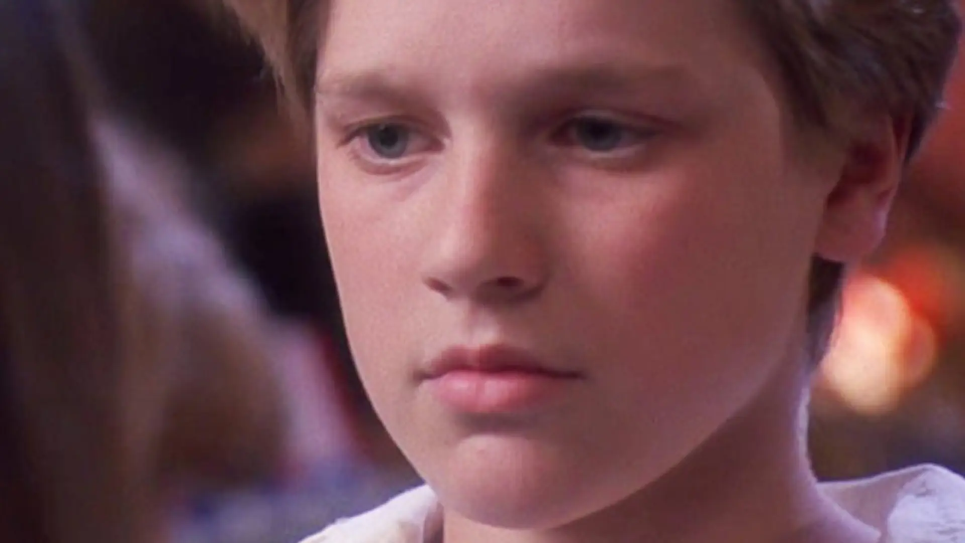 El impresionante cambio físico de Devon Sawa, el niño protagonista de