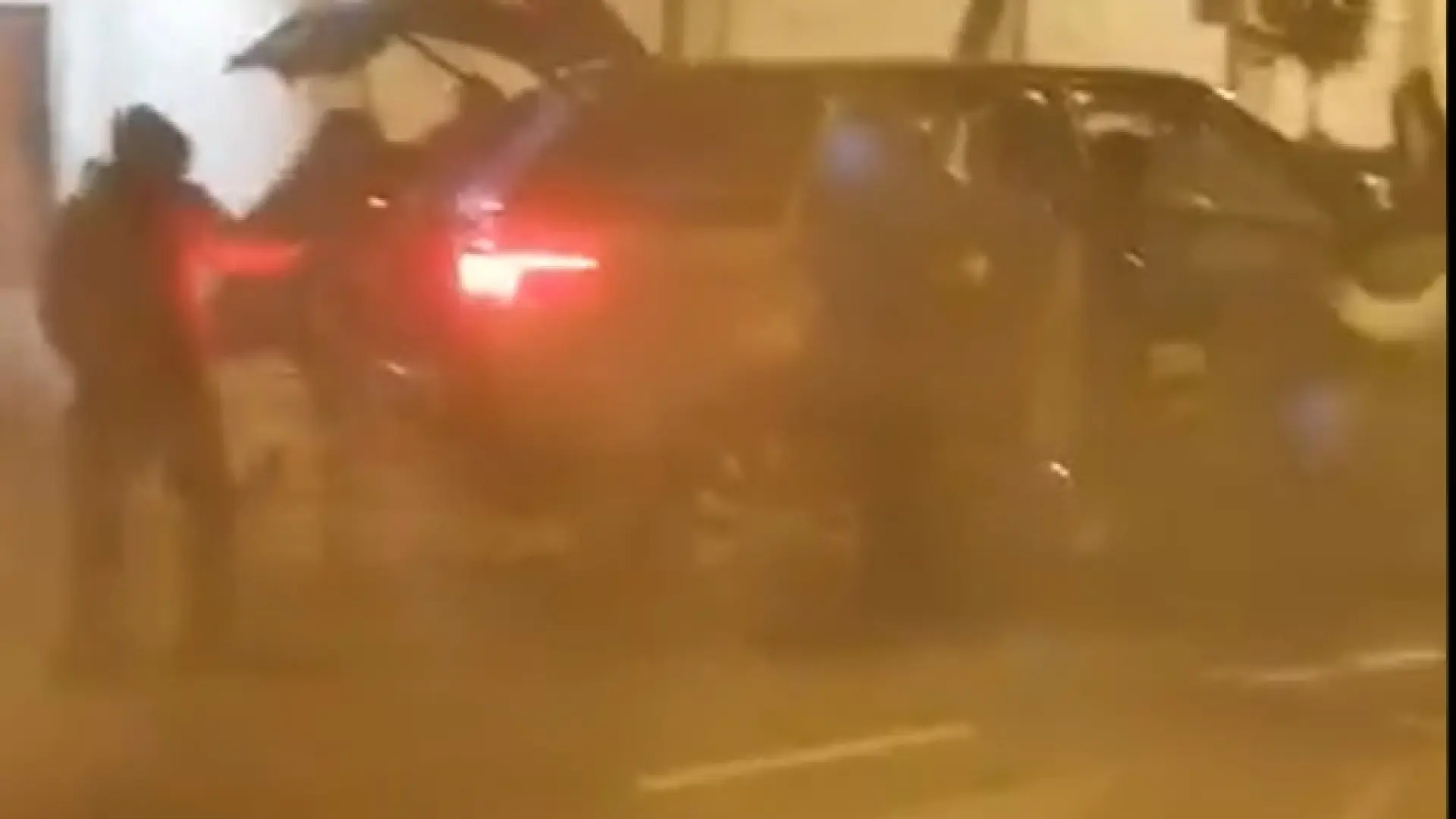 Unos ladrones revientan con un coche un cajero de bitcoins y roban el botín