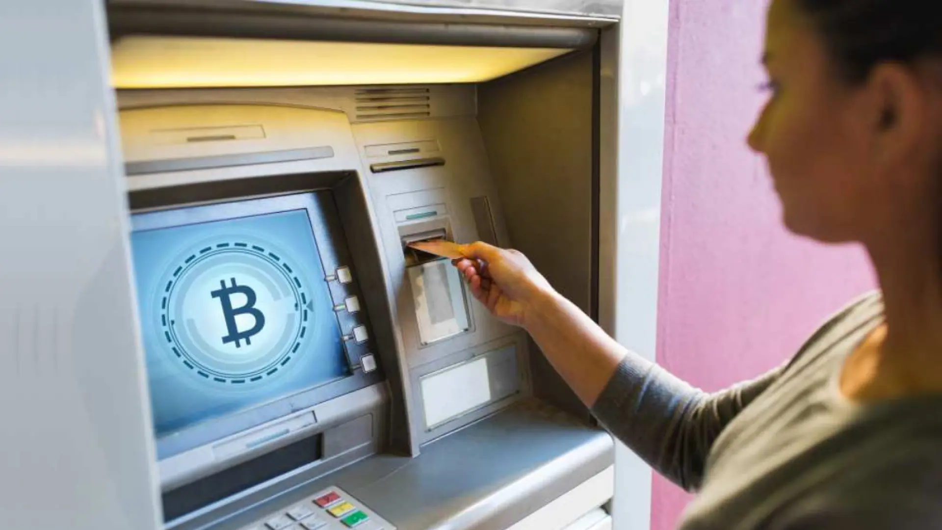 Reino Unido declara ilegales los cajeros automáticos de Bitcoin, ¿tenemos  de estas máquinas en España?